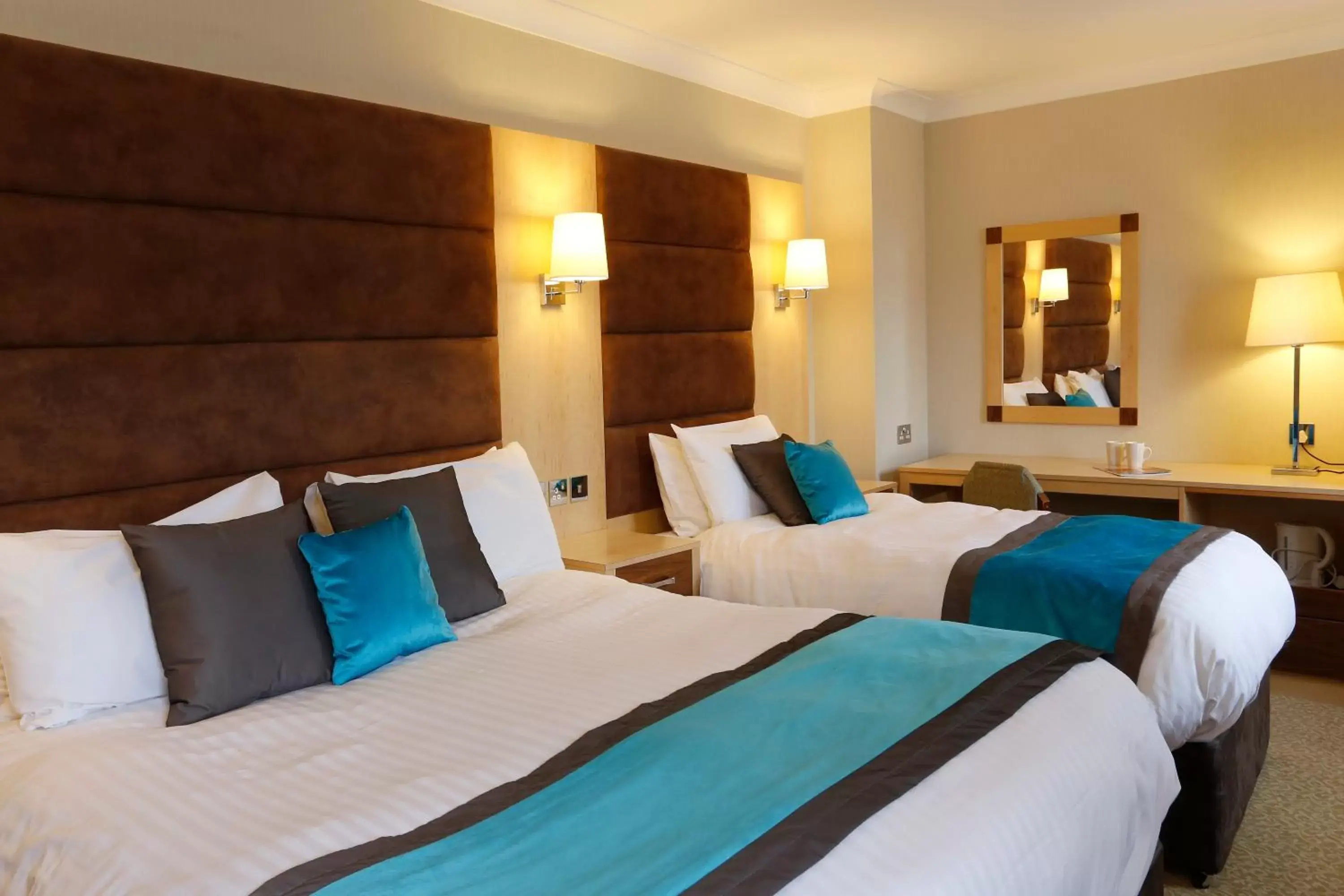 Bed in Best Western Heath Court Hotel