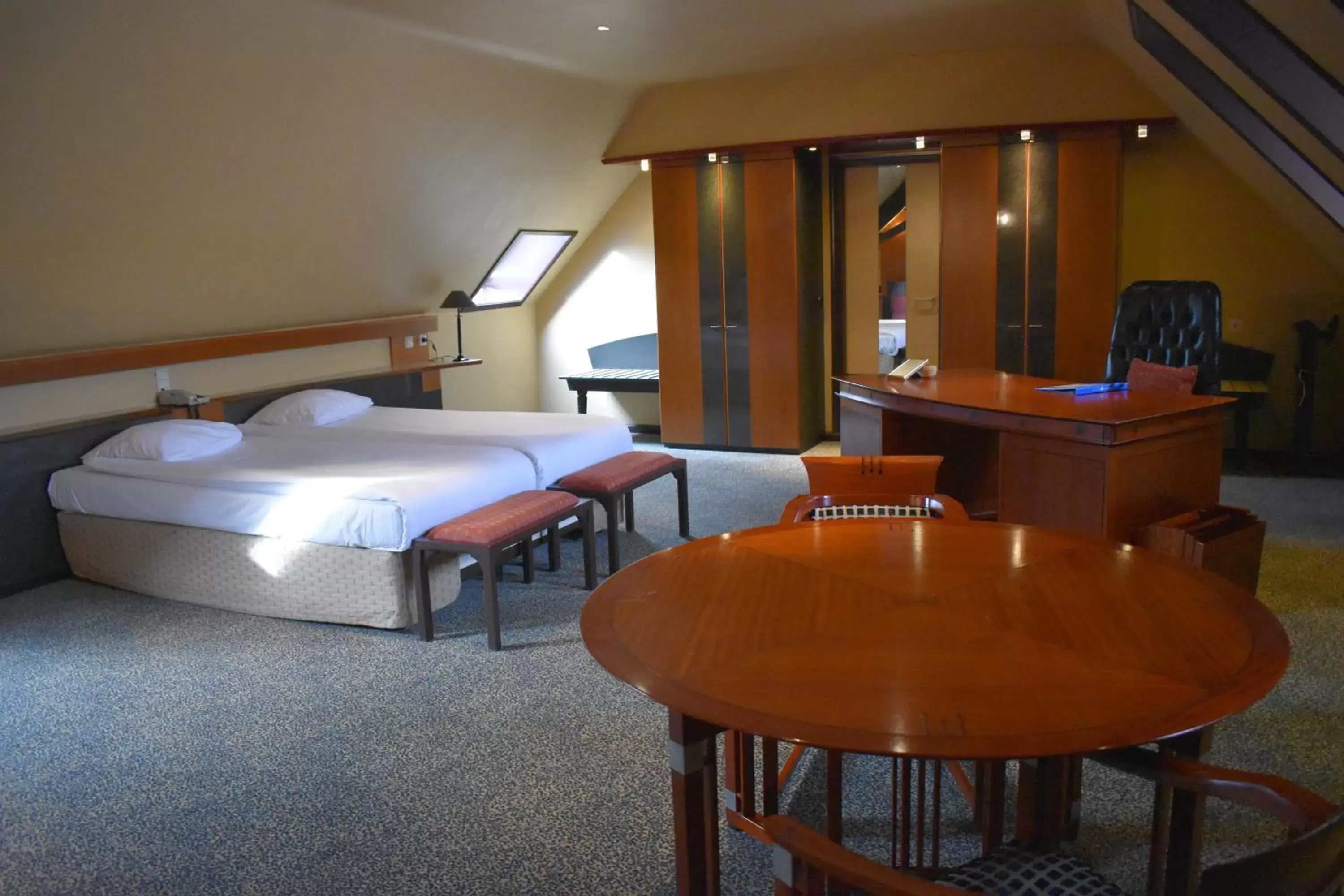 Photo of the whole room, Bed in Fletcher Hotel-Restaurant Kasteel Erenstein Photo of the whole room, Bed in Fletcher Hotel-Restaurant Kasteel Erenstein