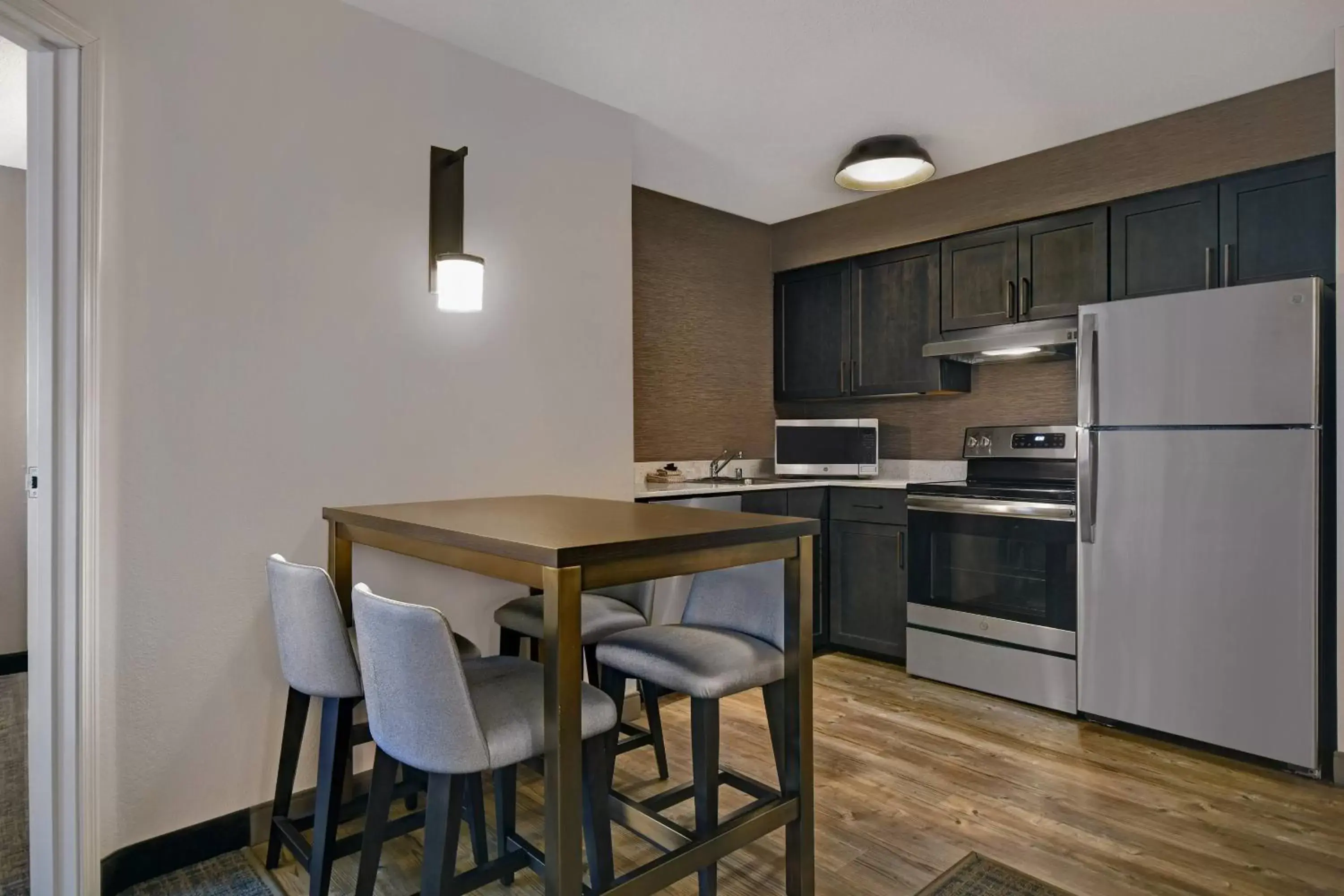 Bedroom, Kitchen/Kitchenette in Residence Inn Louisville Airport