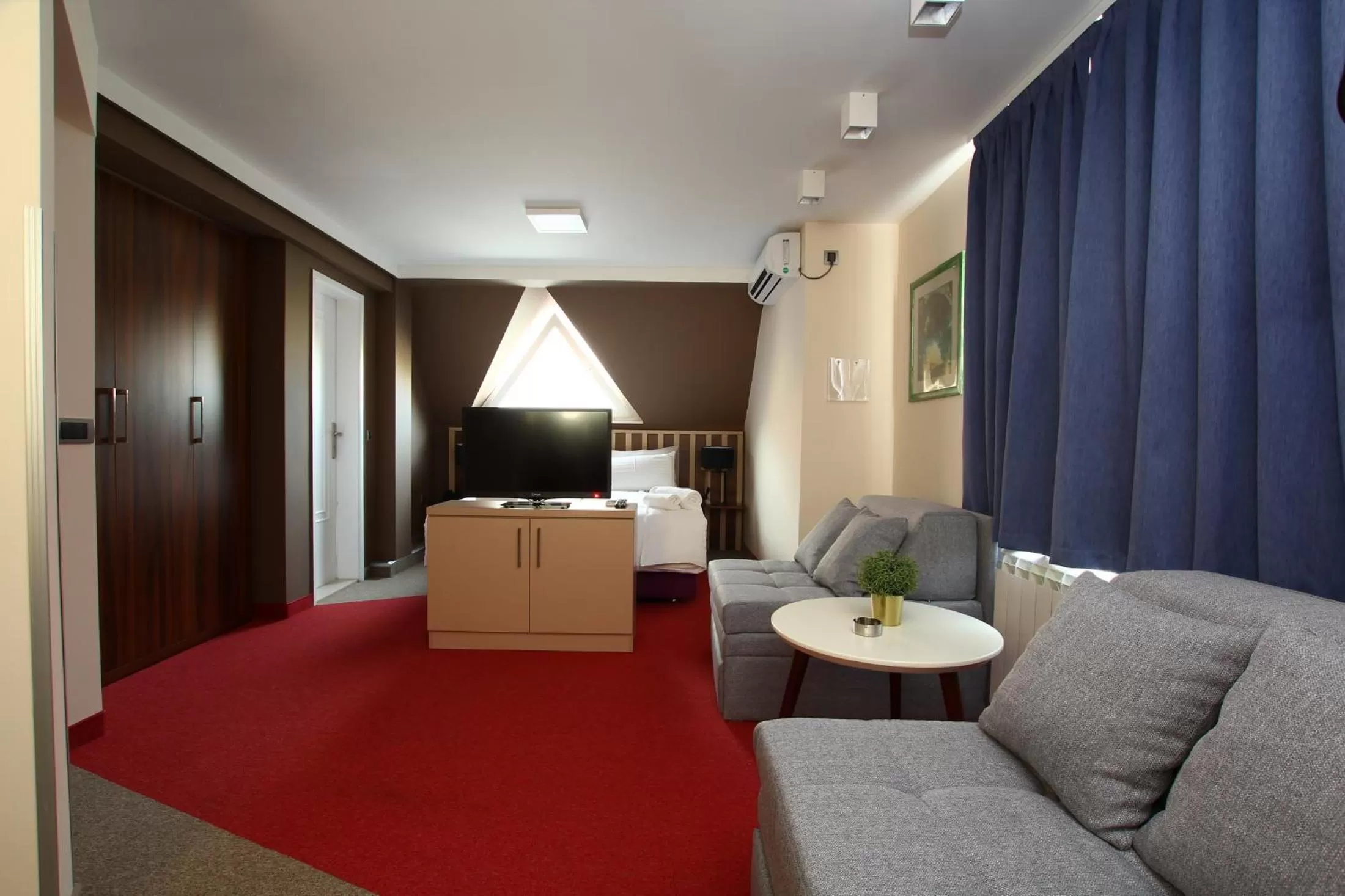 Photo of the whole room, Seating Area in B&B Galeb