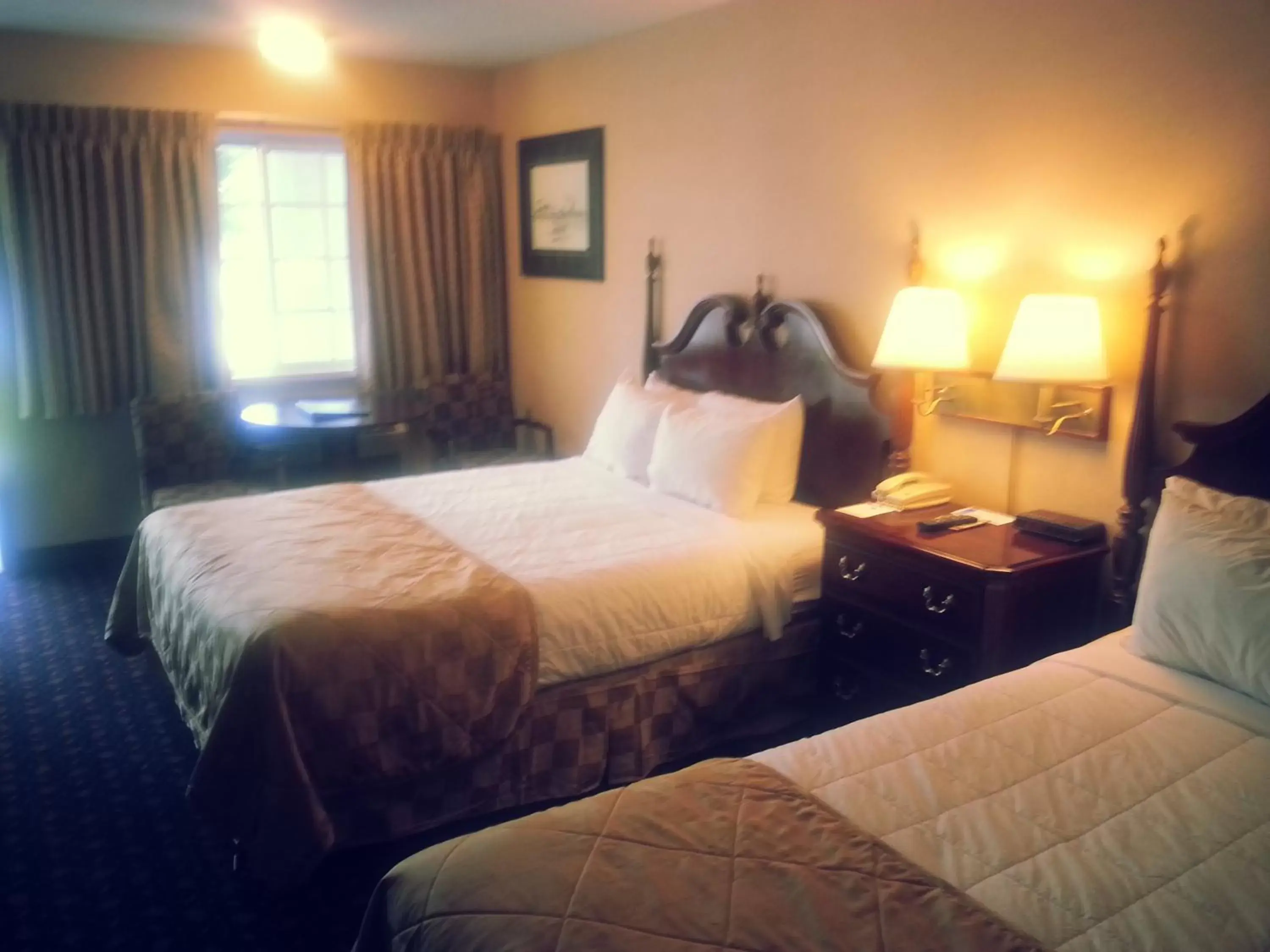 Queen Room with Two Queen Beds - Courtyard View in Mackinaw City Clarion Hotel Beachfront