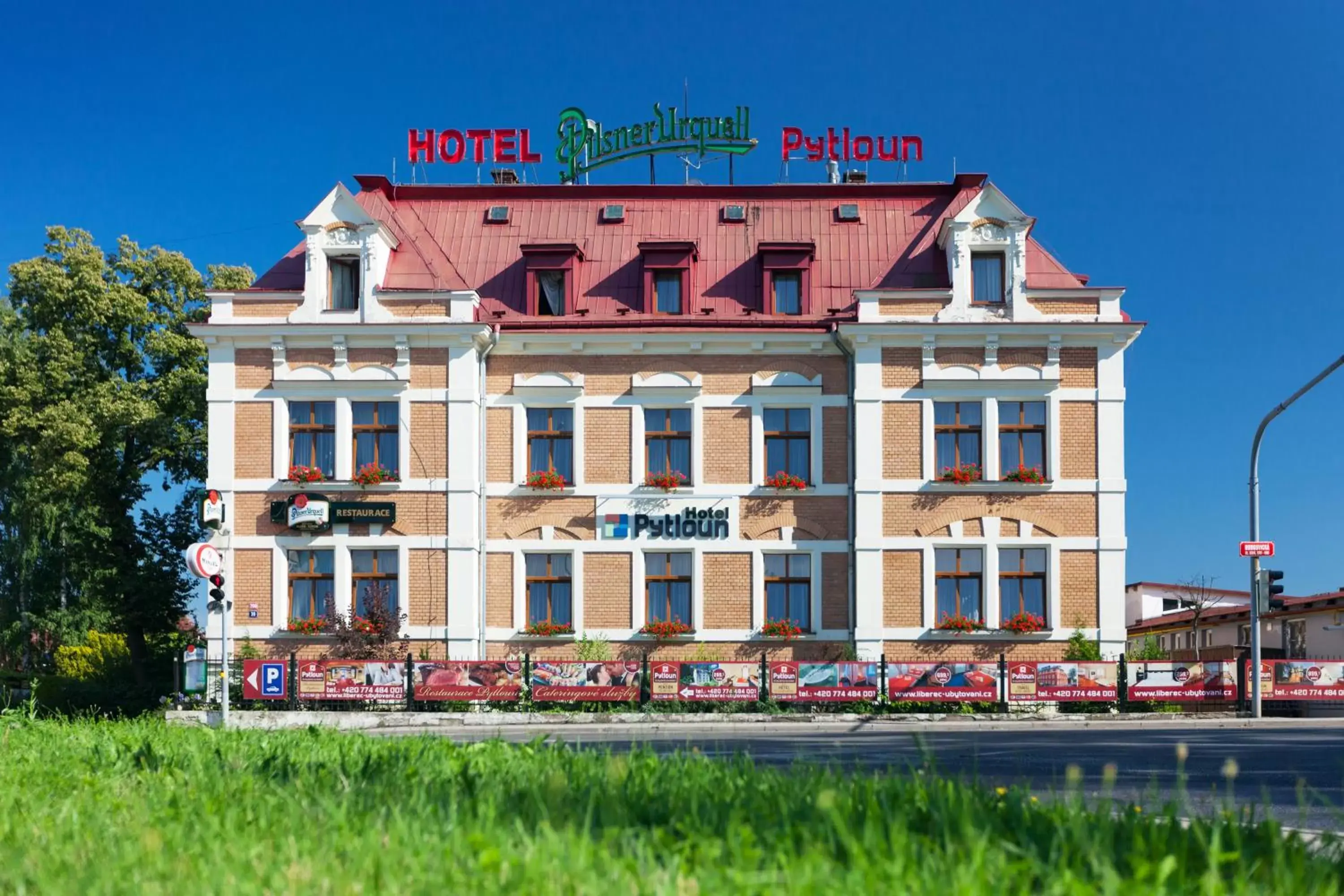 Facade/entrance, Property Building in Pytloun Self Check-in Hotel Liberec