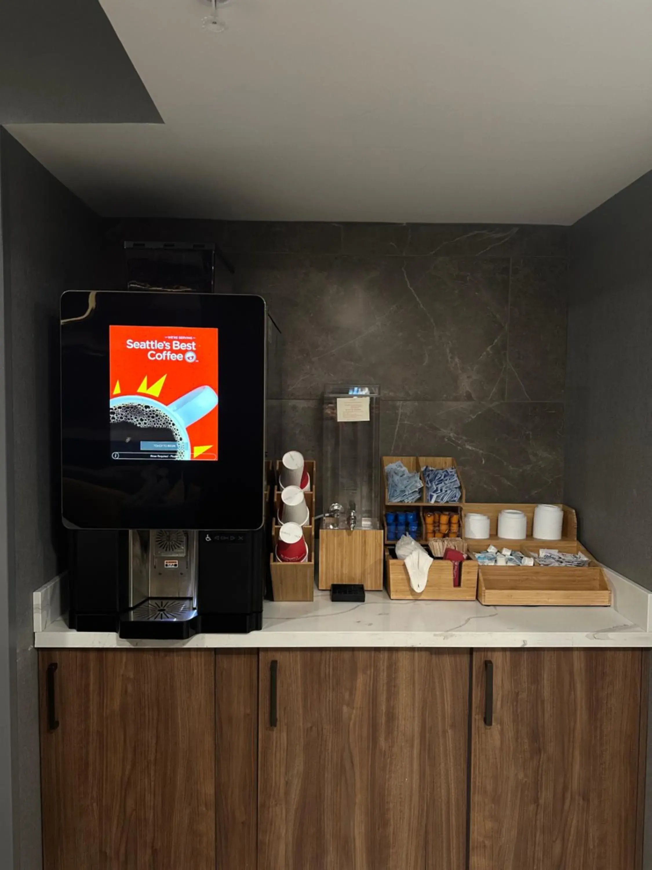 Coffee/tea facilities in La Quinta Inn By Wyndham Columbia NE / Fort Jackson