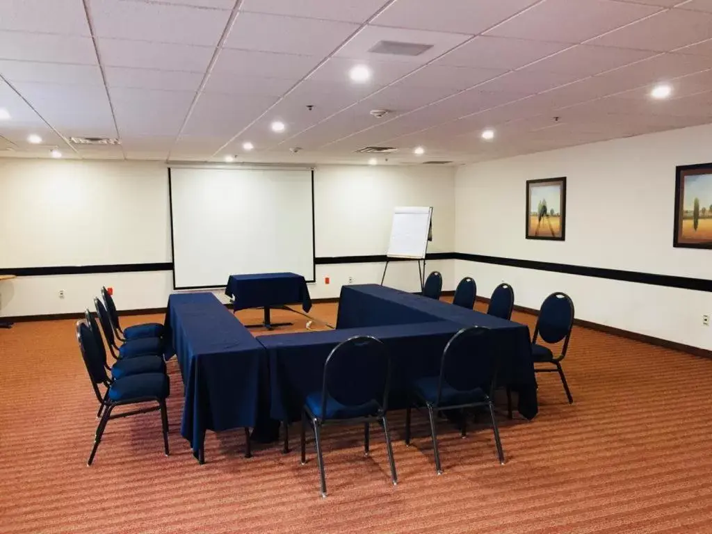 Meeting/conference room in Microtel Inn and Suites by Wyndham Toluca