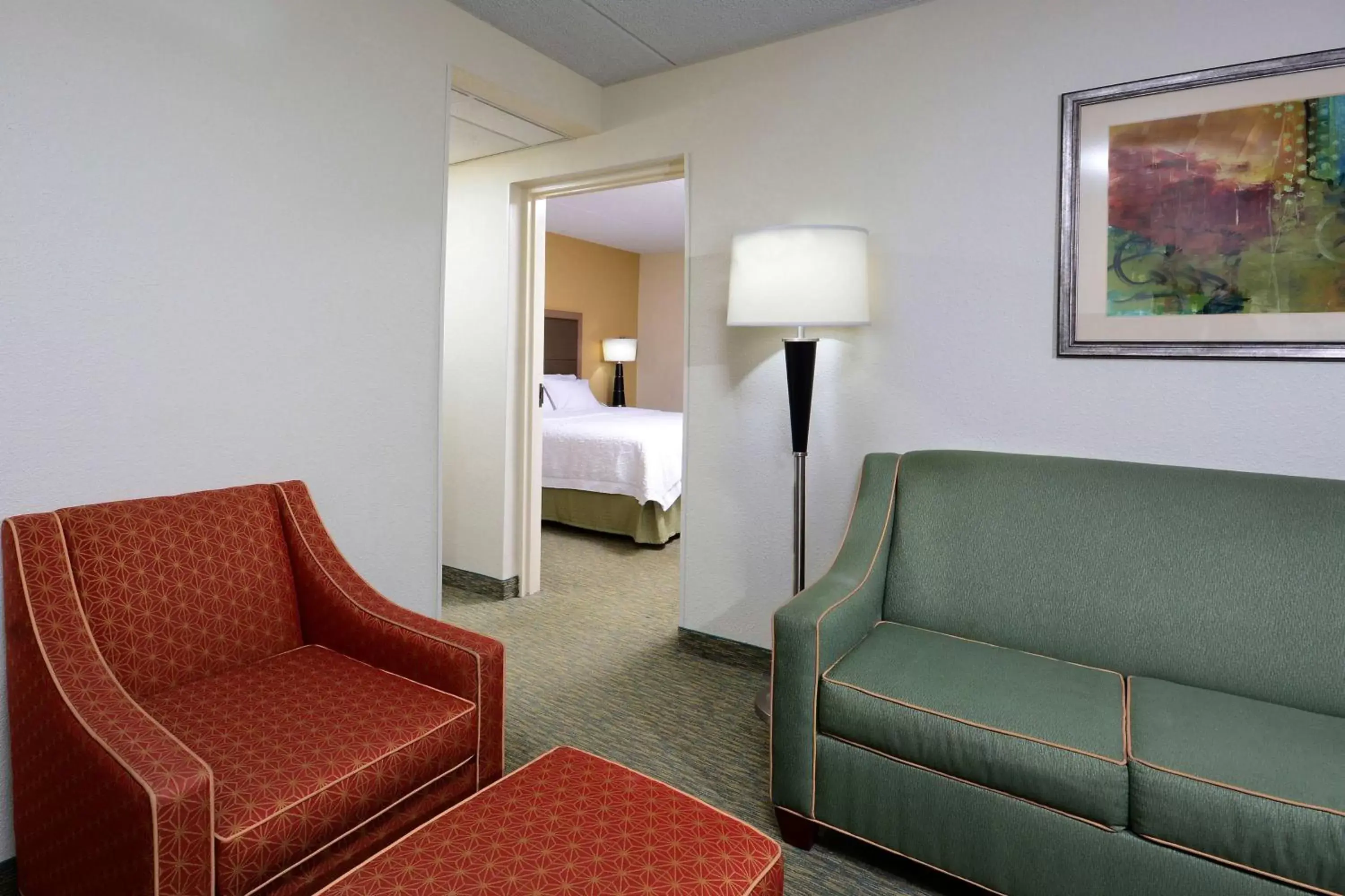 Living room, Seating Area in Hampton Inn Raleigh/Town of Wake Forest