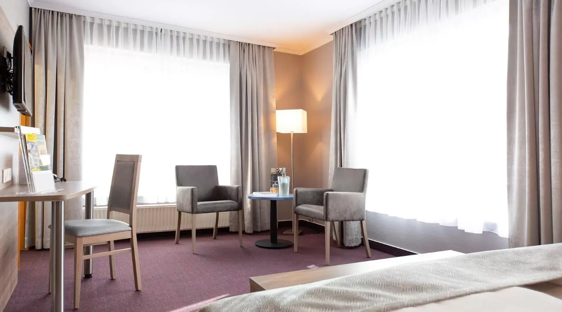 Photo of the whole room, Seating Area in Mercure Mainz City Center