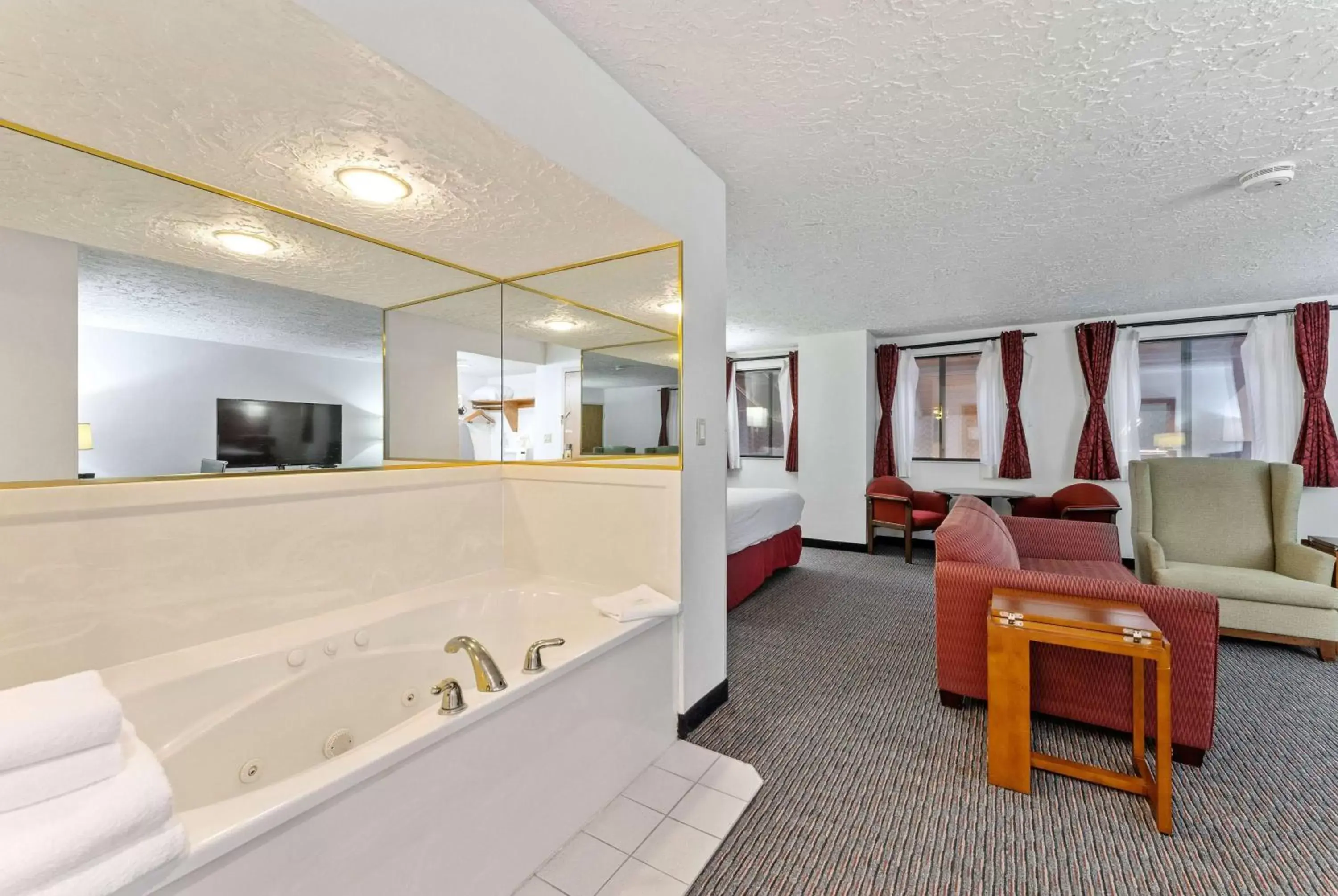 Hot Tub, Bathroom in Ramada by Wyndham Cedar City