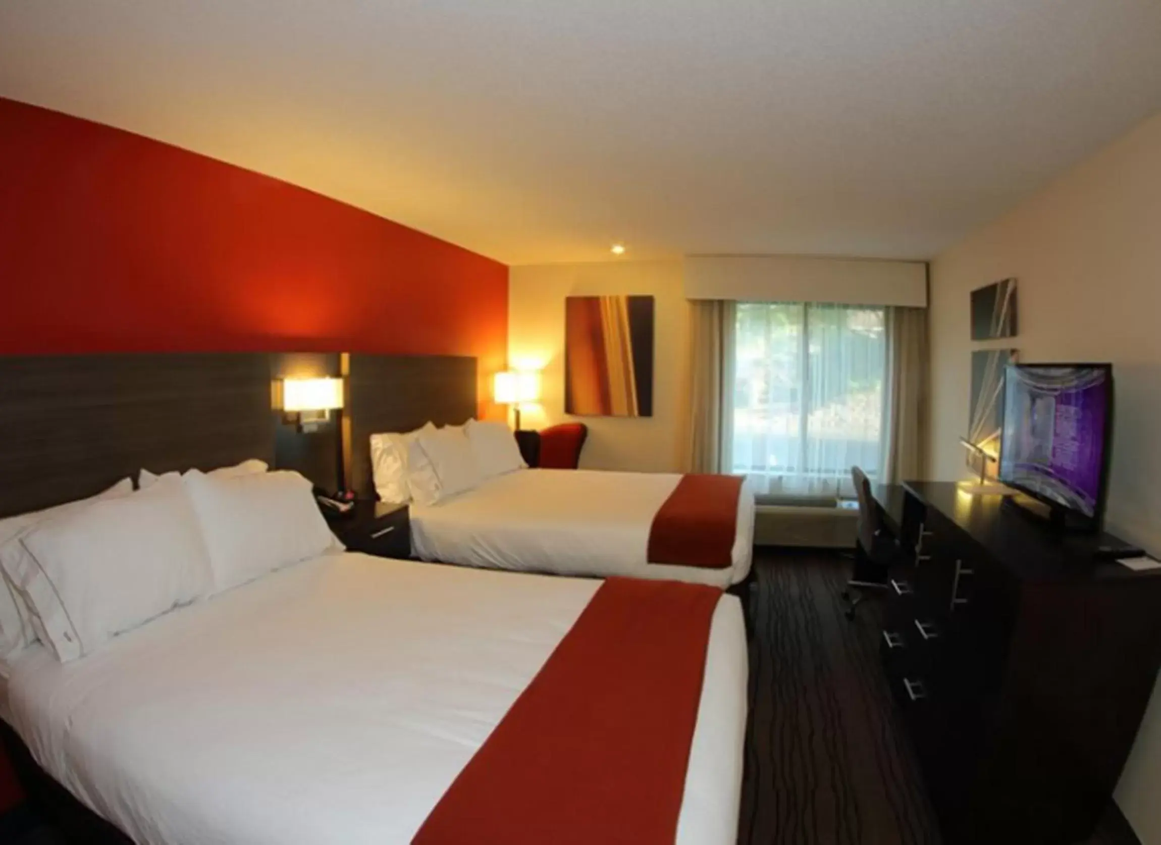 Bed in Holiday Inn Express Brentwood-South Cool Springs, an IHG Hotel