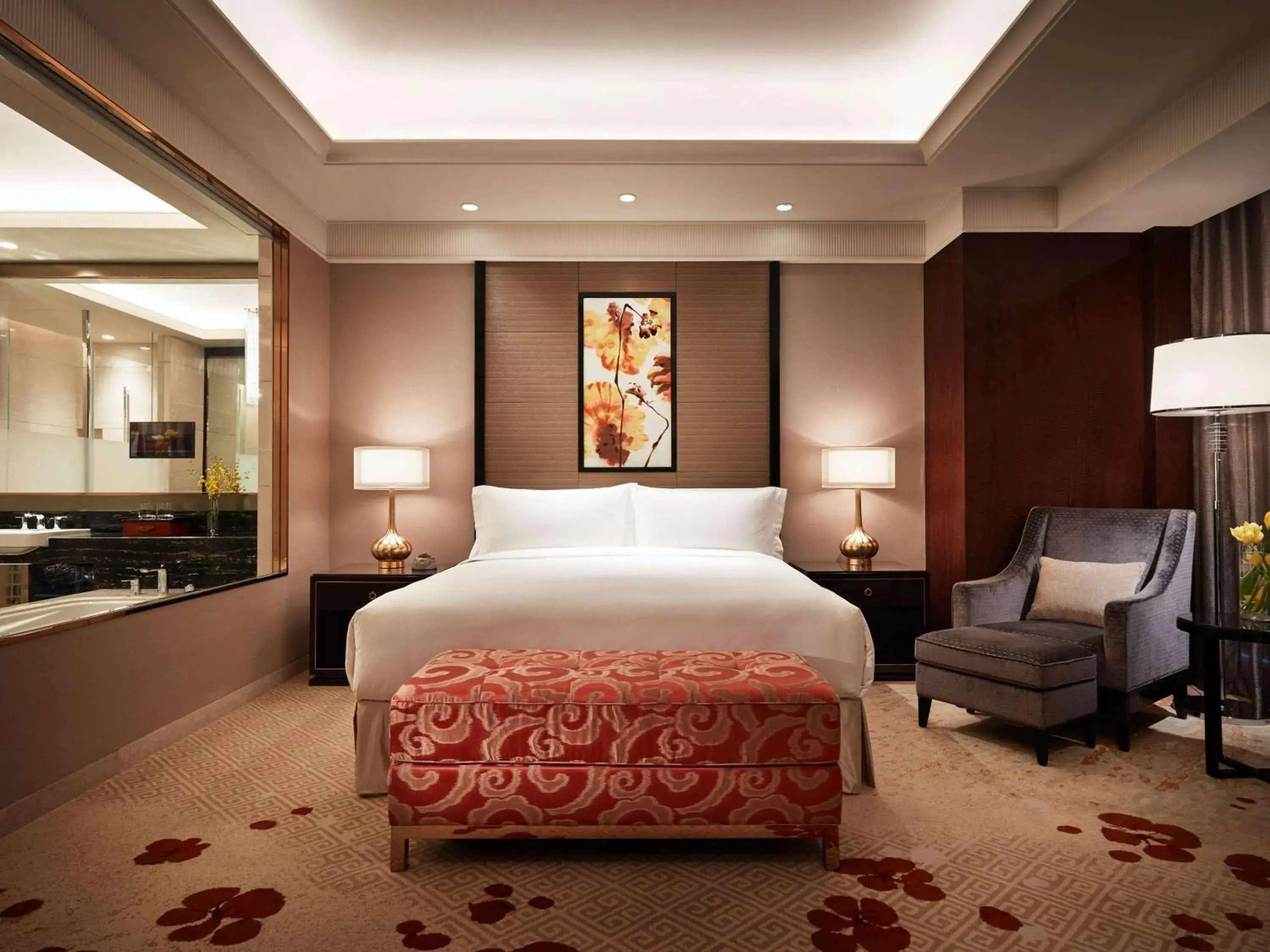 Photo of the whole room, Bed in Fairmont Chengdu