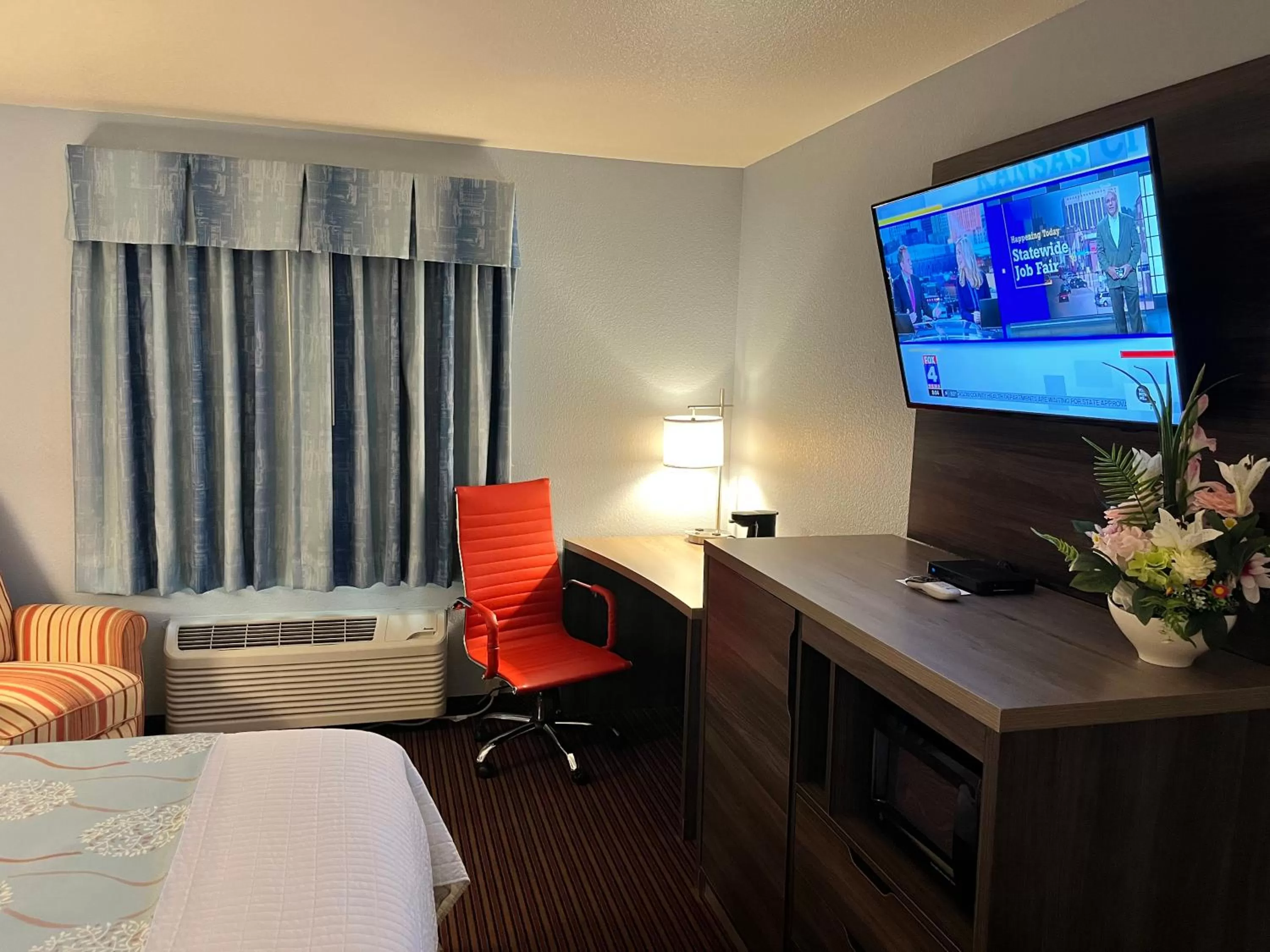 Bedroom, Bed in Garnett Hotel & RV Park