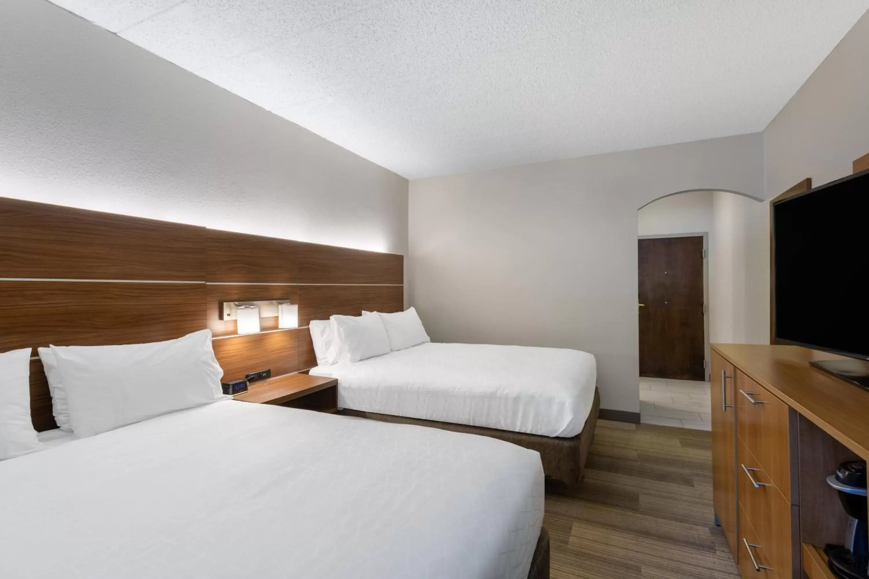 Photo of the whole room, Bed in Holiday Inn Express Hotel & Suites King of Prussia, an IHG Hotel