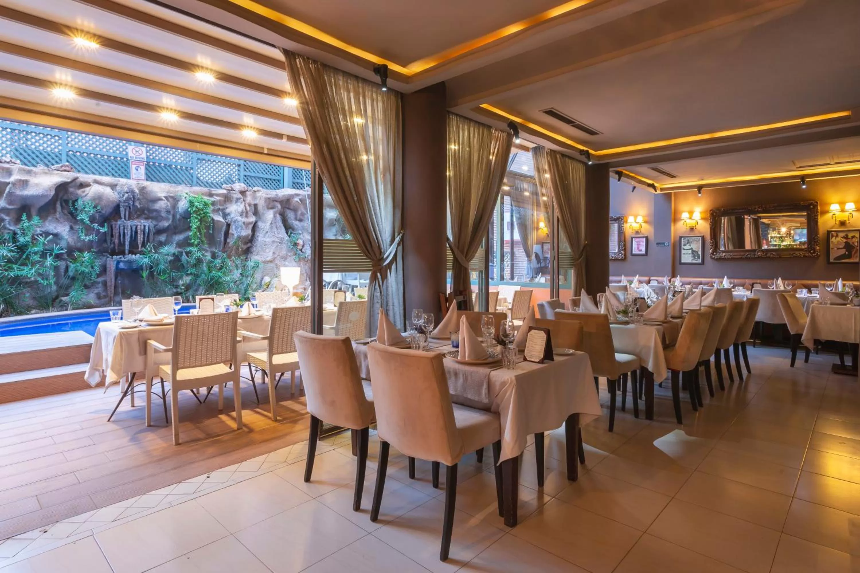 Restaurant/places to eat in Le Caspien Boutique Hotel