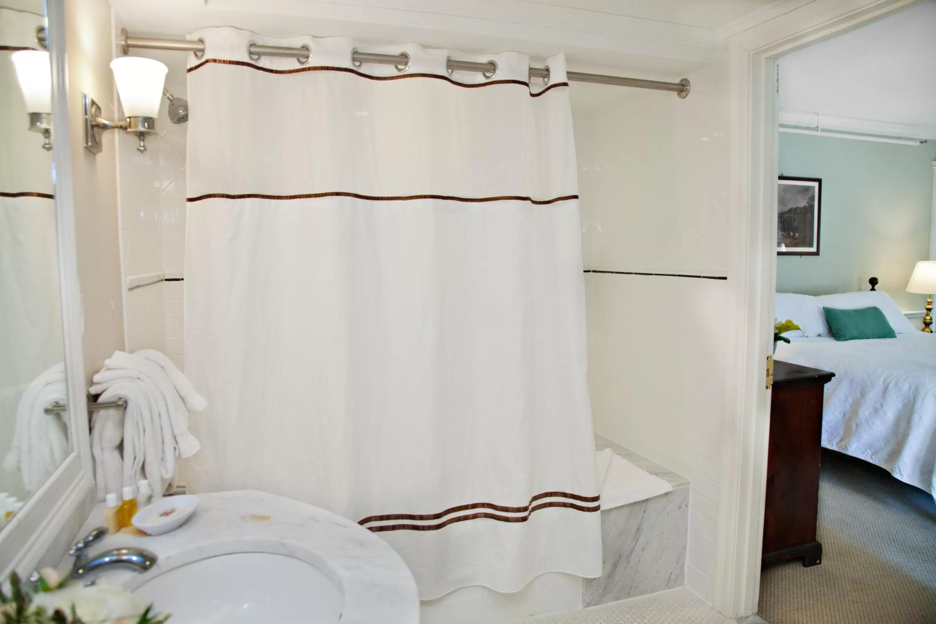 Bathroom, Bed in Concord's Colonial Inn