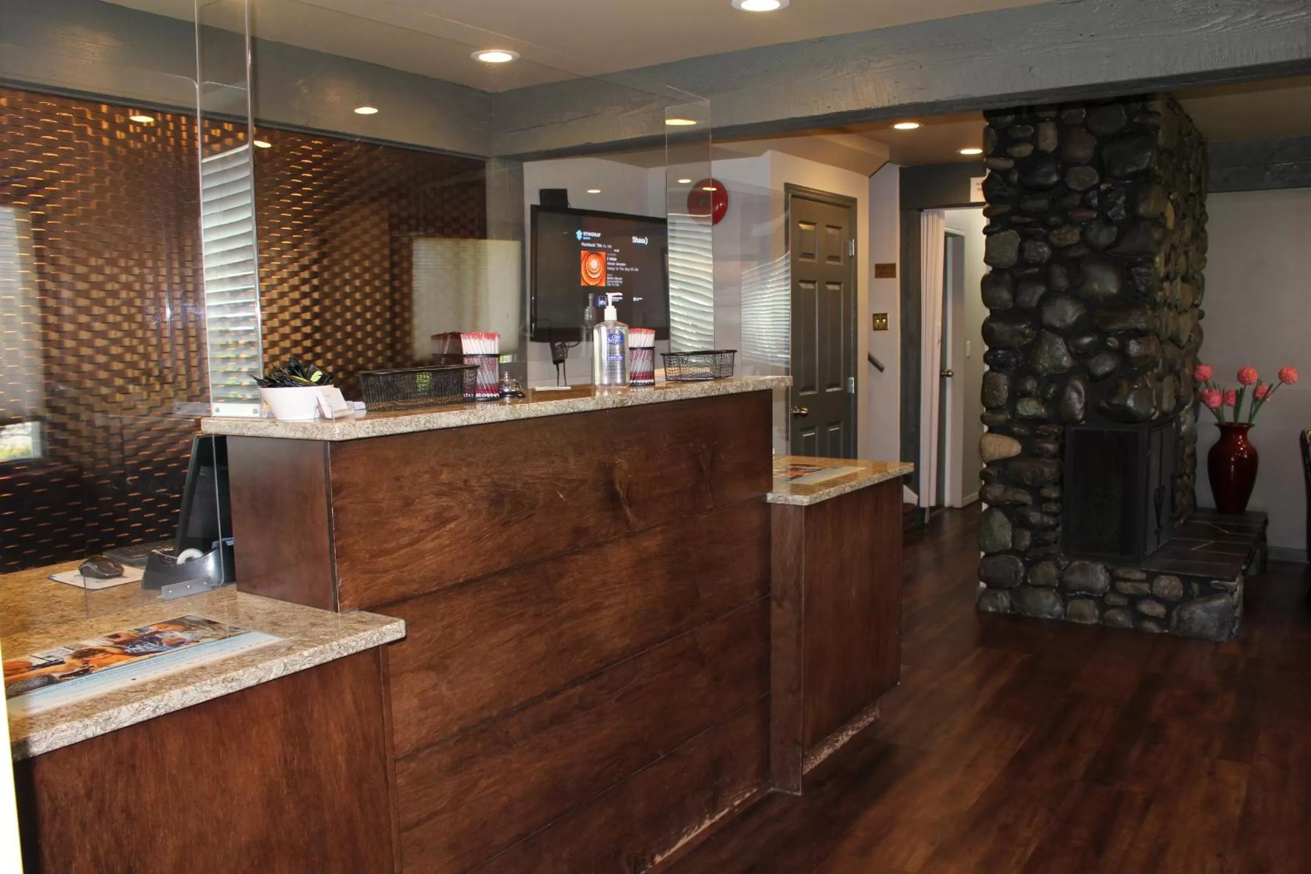 Lobby or reception in Ramada by Wyndham Campbell River