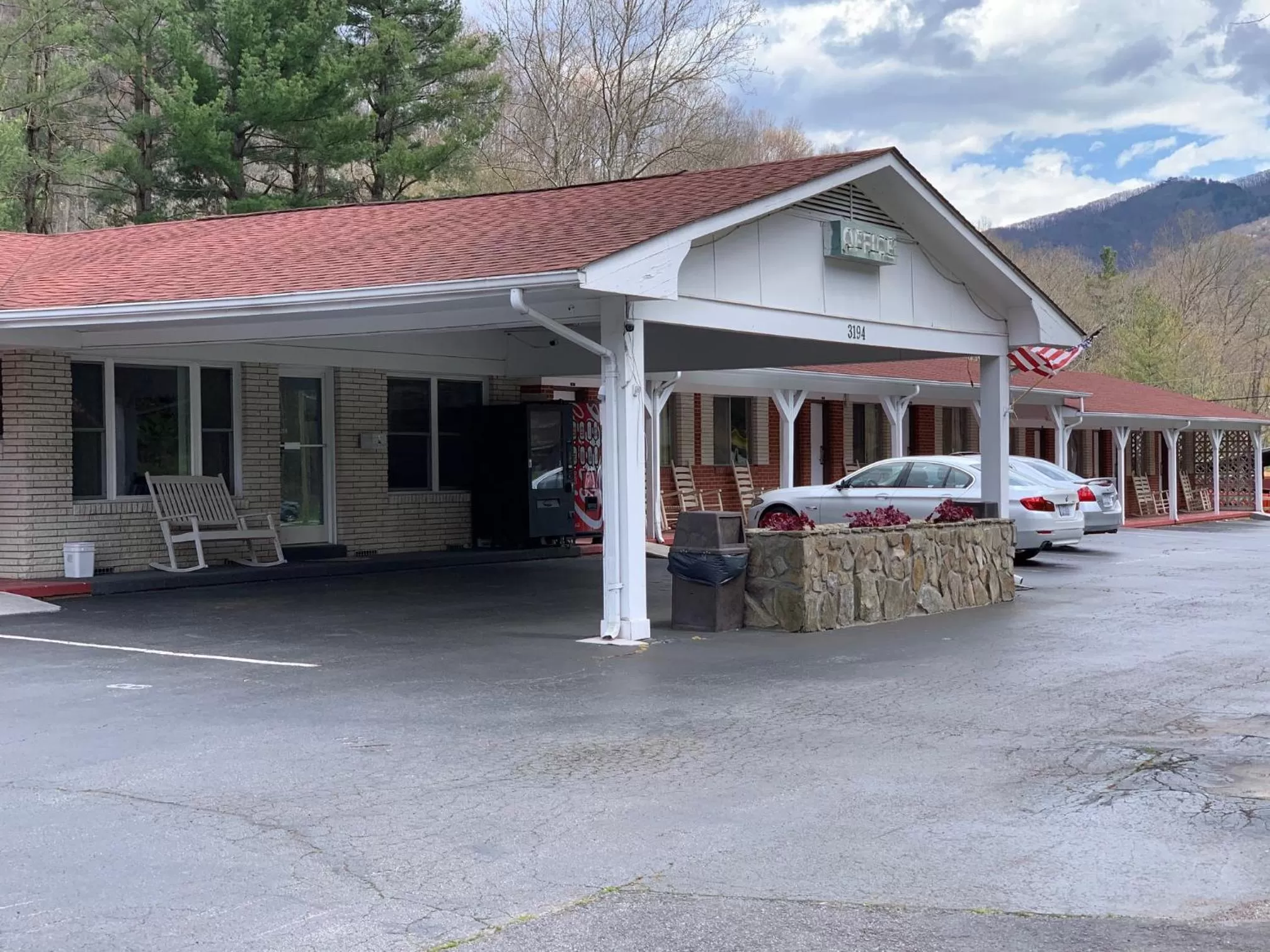 Property building in Travelowes Motel - Maggie Valley
