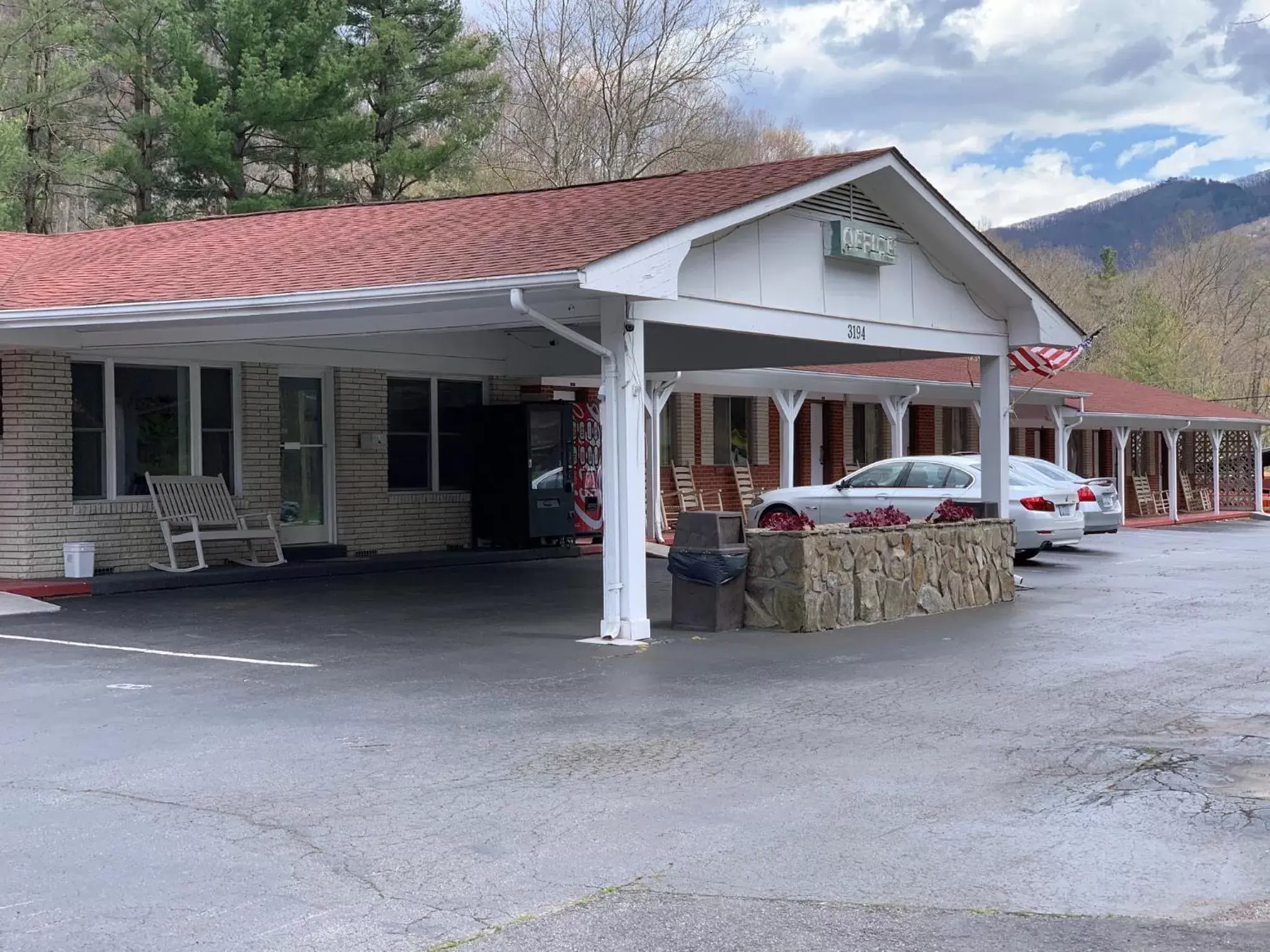 Property Building in Travelowes Motel - Maggie Valley