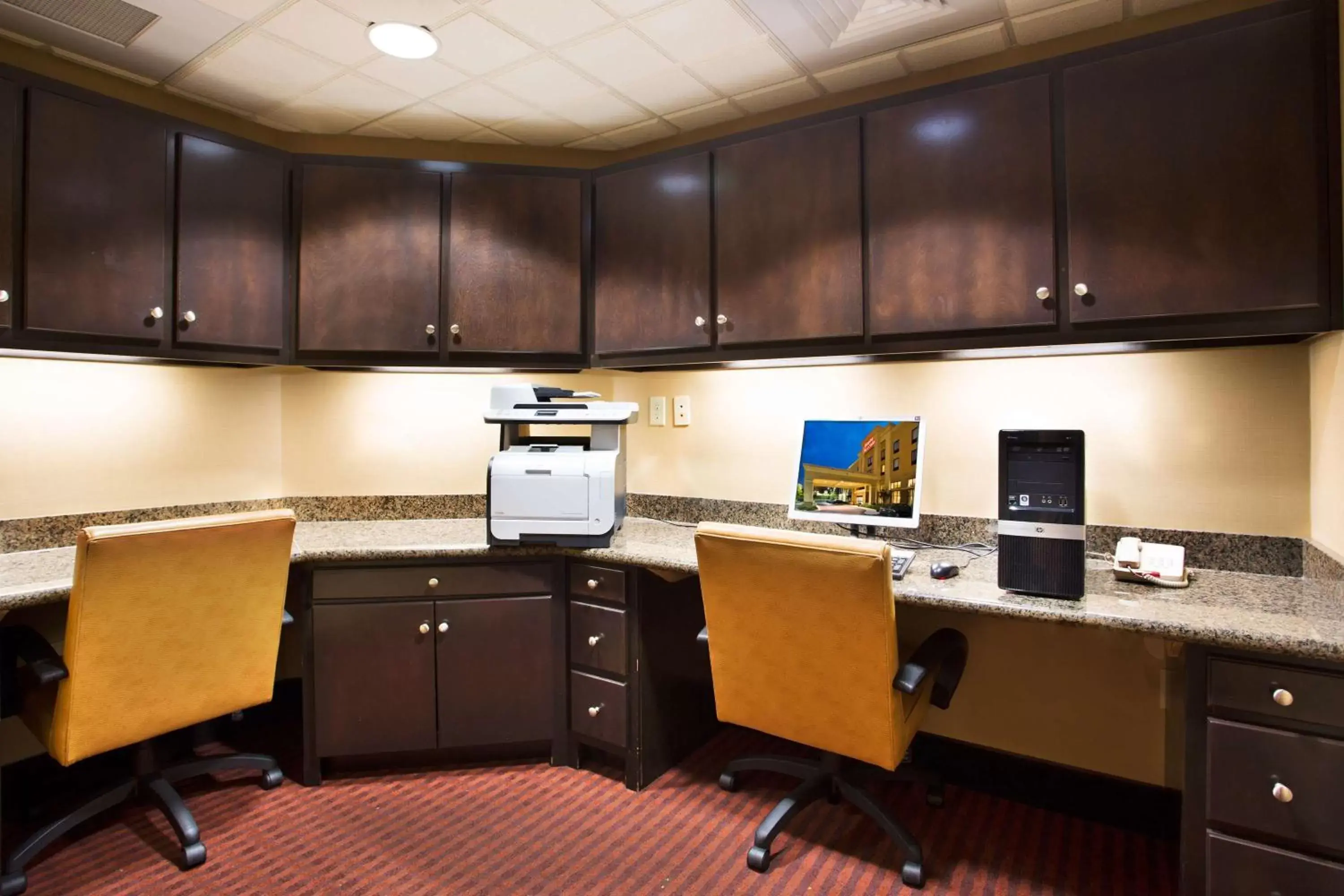 Business facilities in Hampton Inn & Suites Laurel