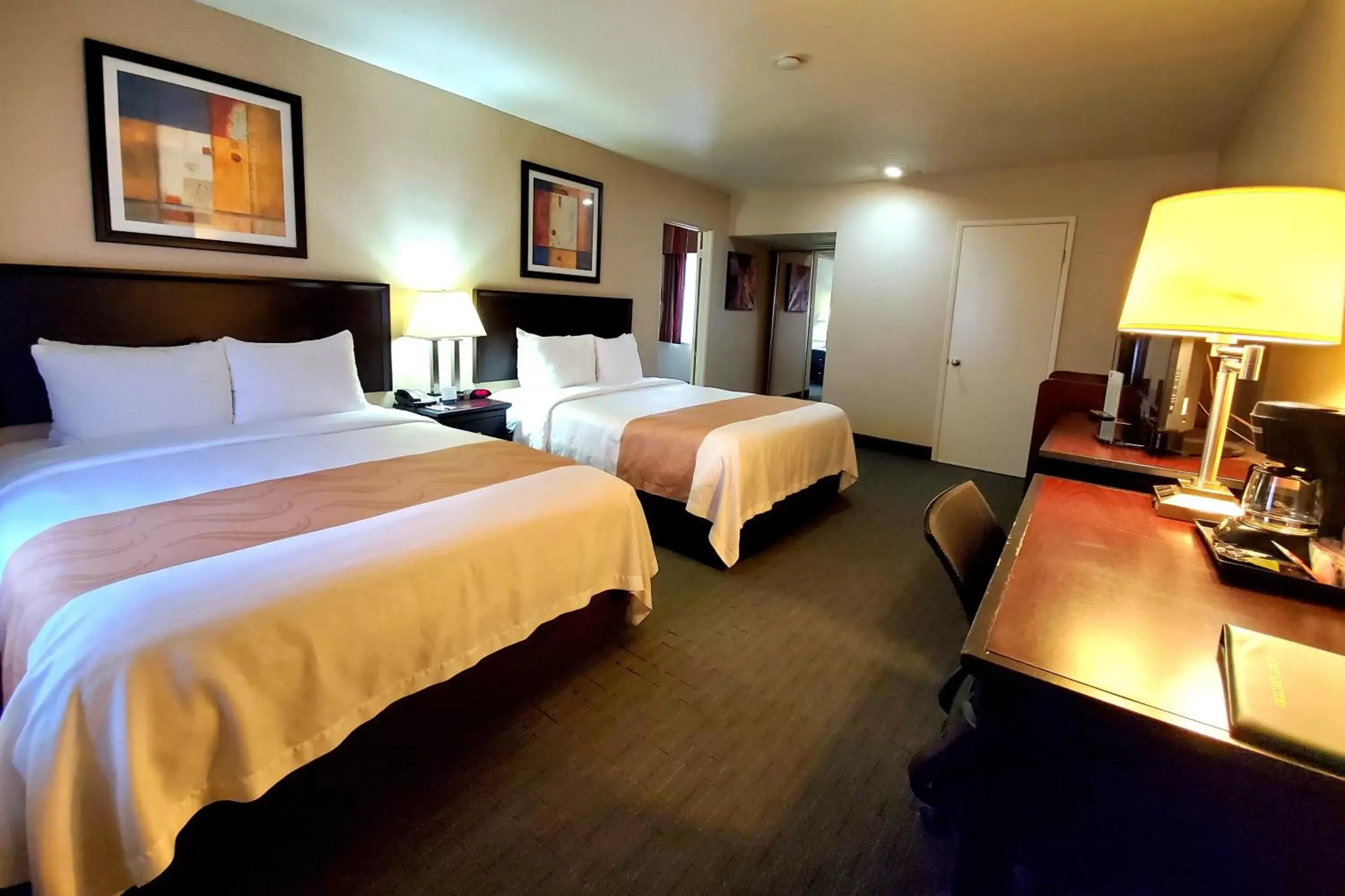 Bed in Quality Inn & Suites Anaheim at the Park