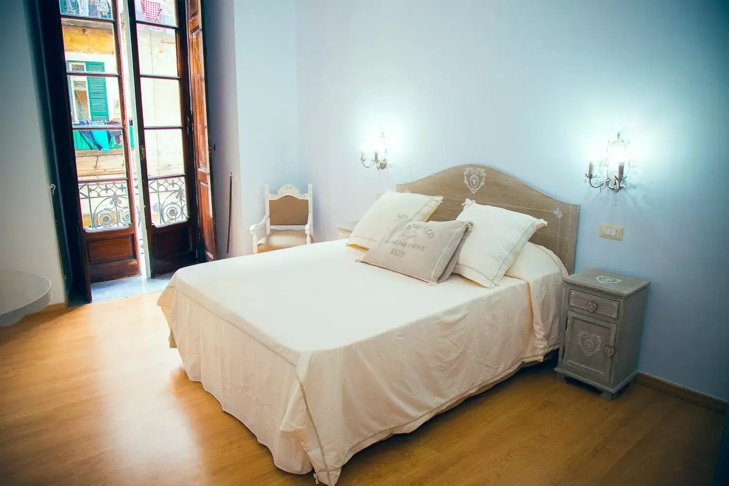 Photo of the whole room, Bed in I Racconti di Partenope