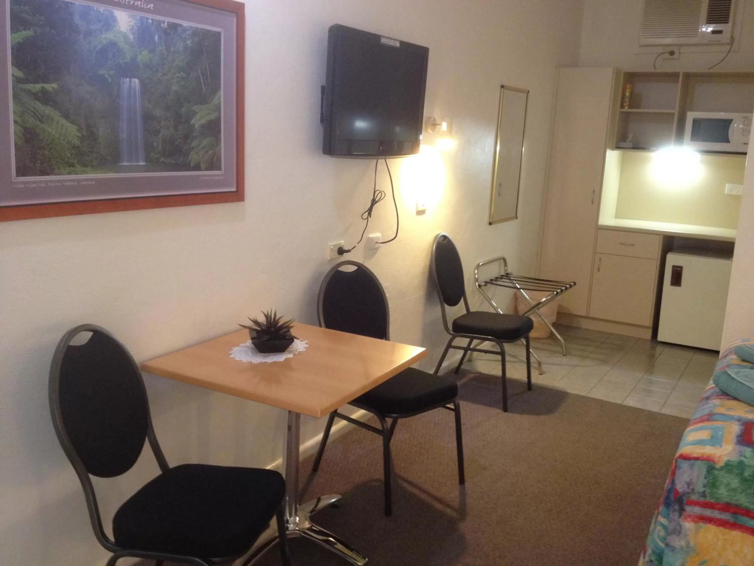 Dining area in Cobb Inlander Motel