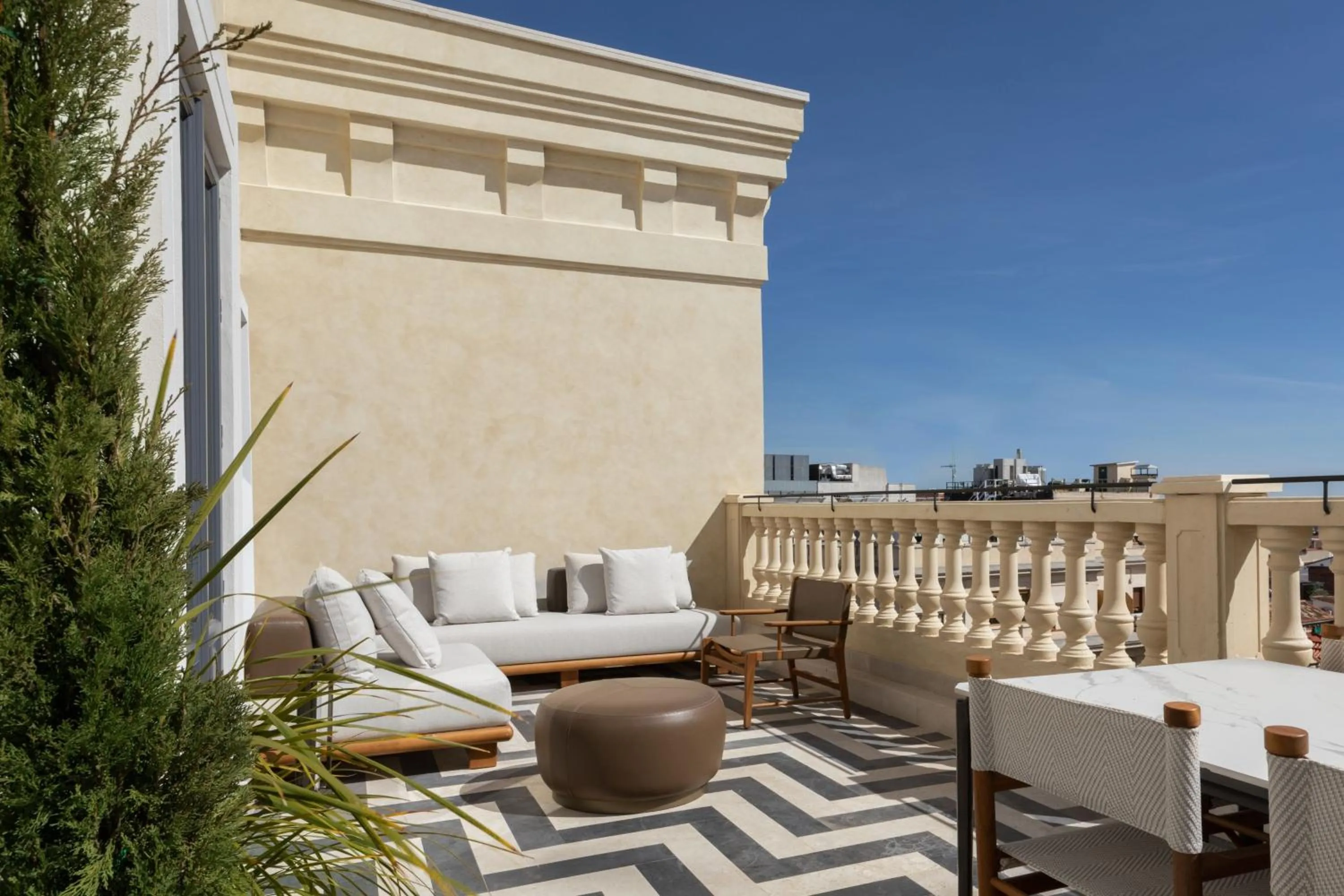 Photo of the whole room in JW Marriott Hotel Madrid