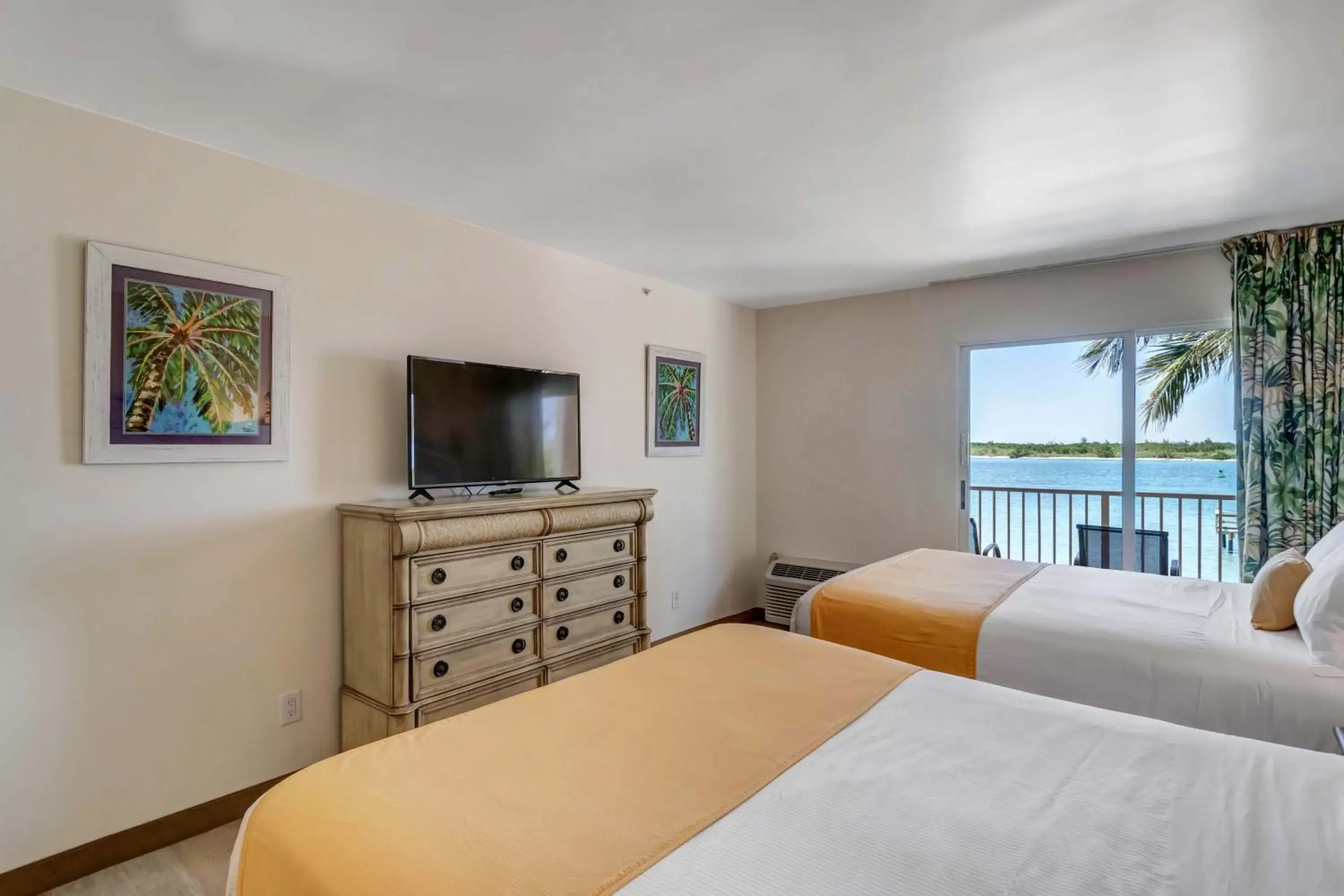 Hutchinson Island Plaza Hotel & Suites