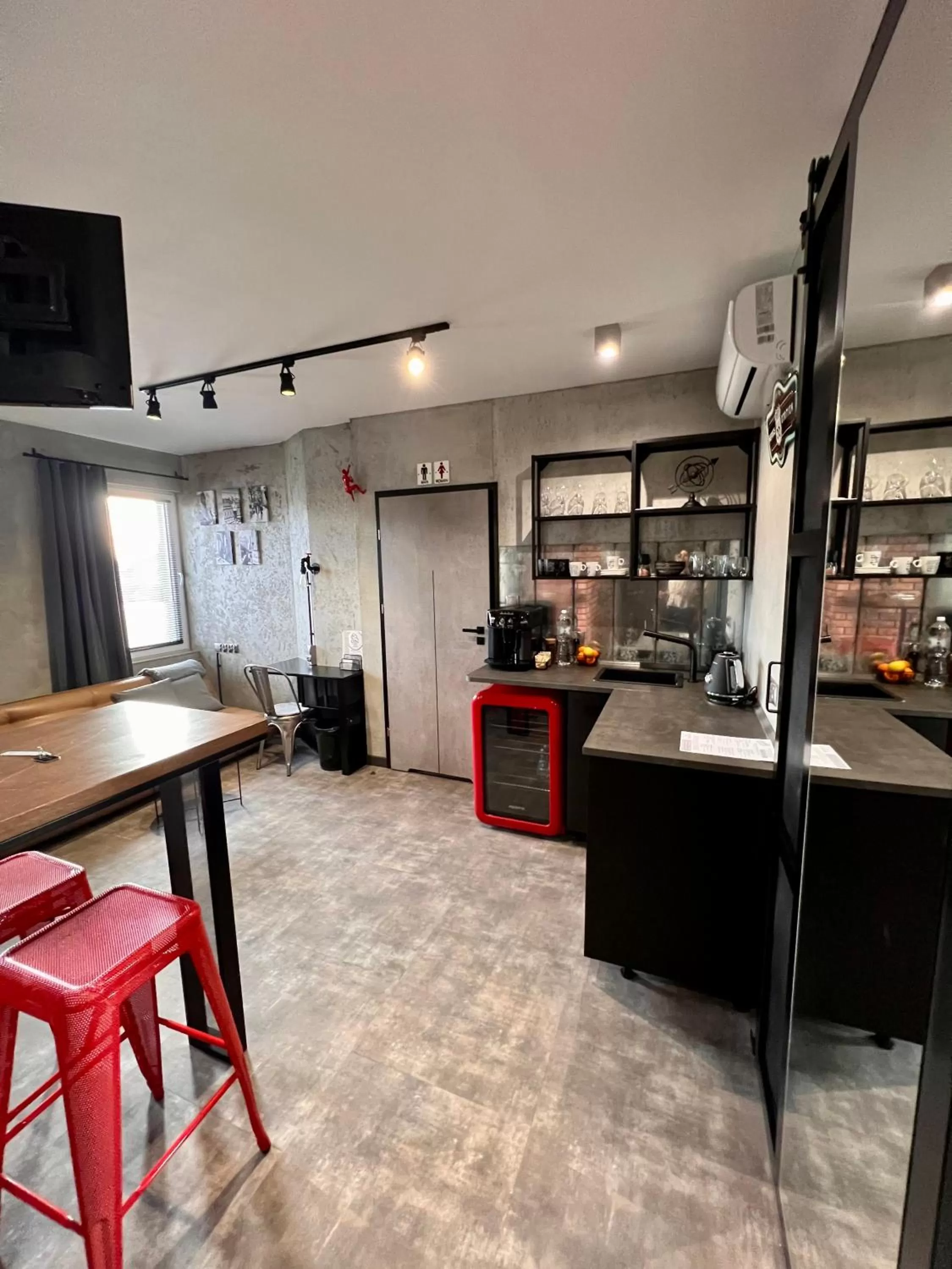 Coffee/tea facilities in Global Home - Aparthotel - No Contact Check In