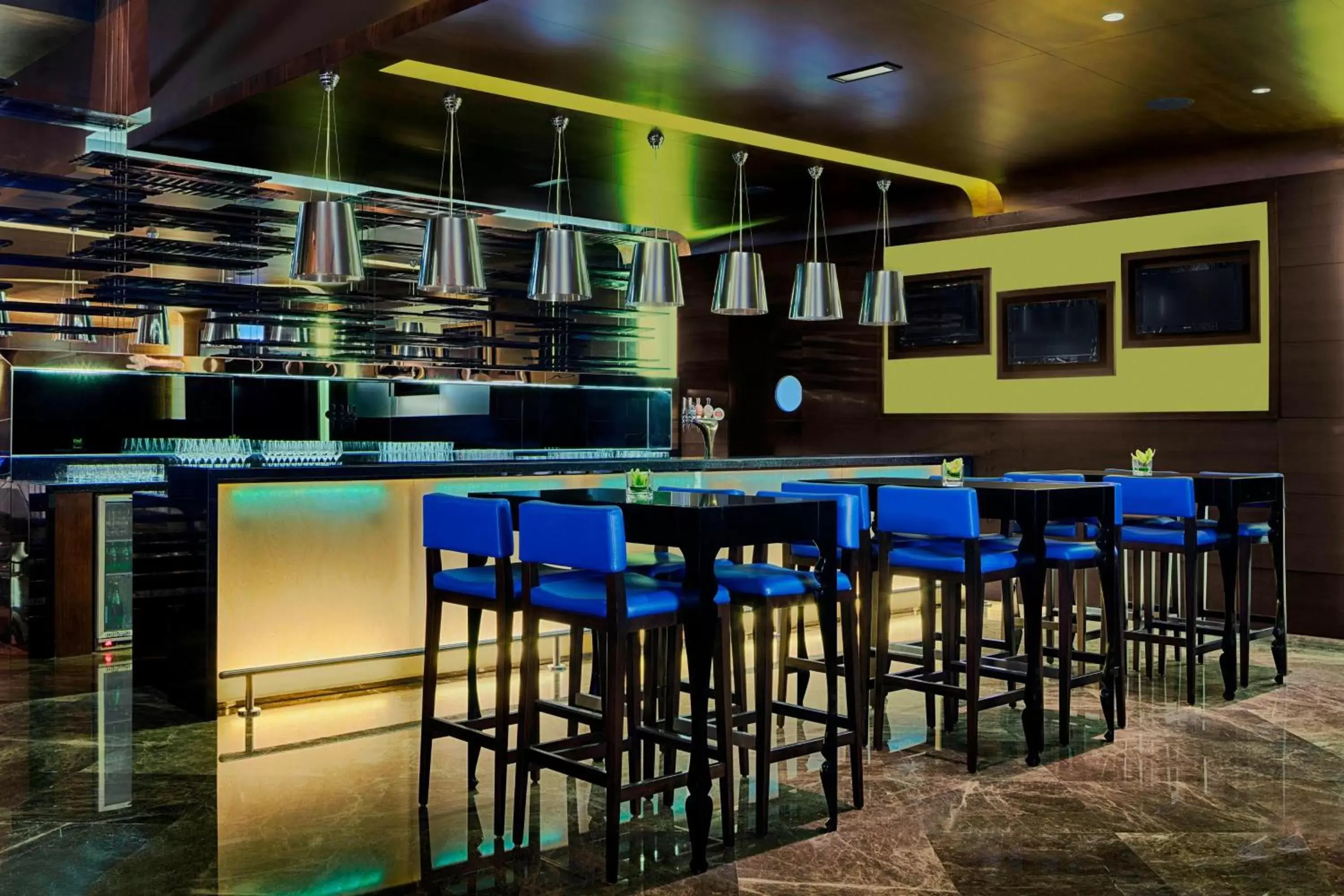 Lounge or bar in The Westin City Centre Bahrain