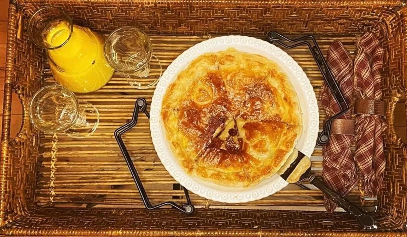 Breakfast in A Suite Retreat - Beyond Bed & Breakfast