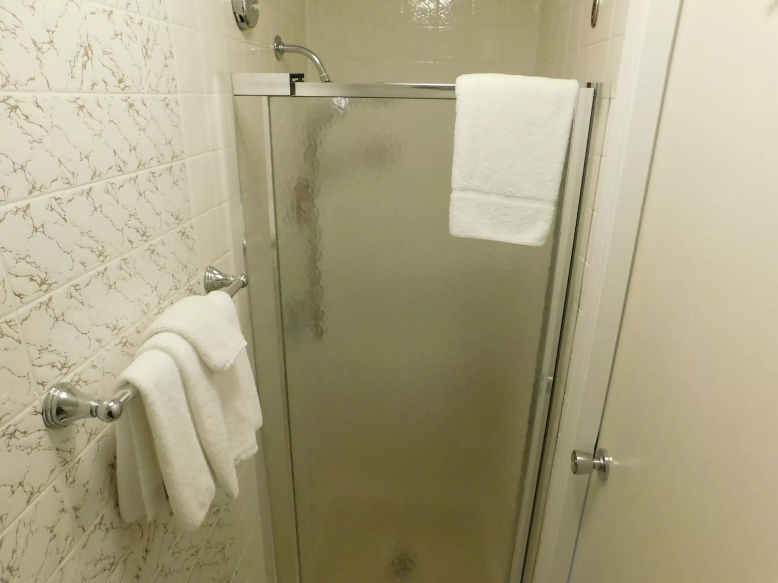 Bathroom in Astoria Hotel