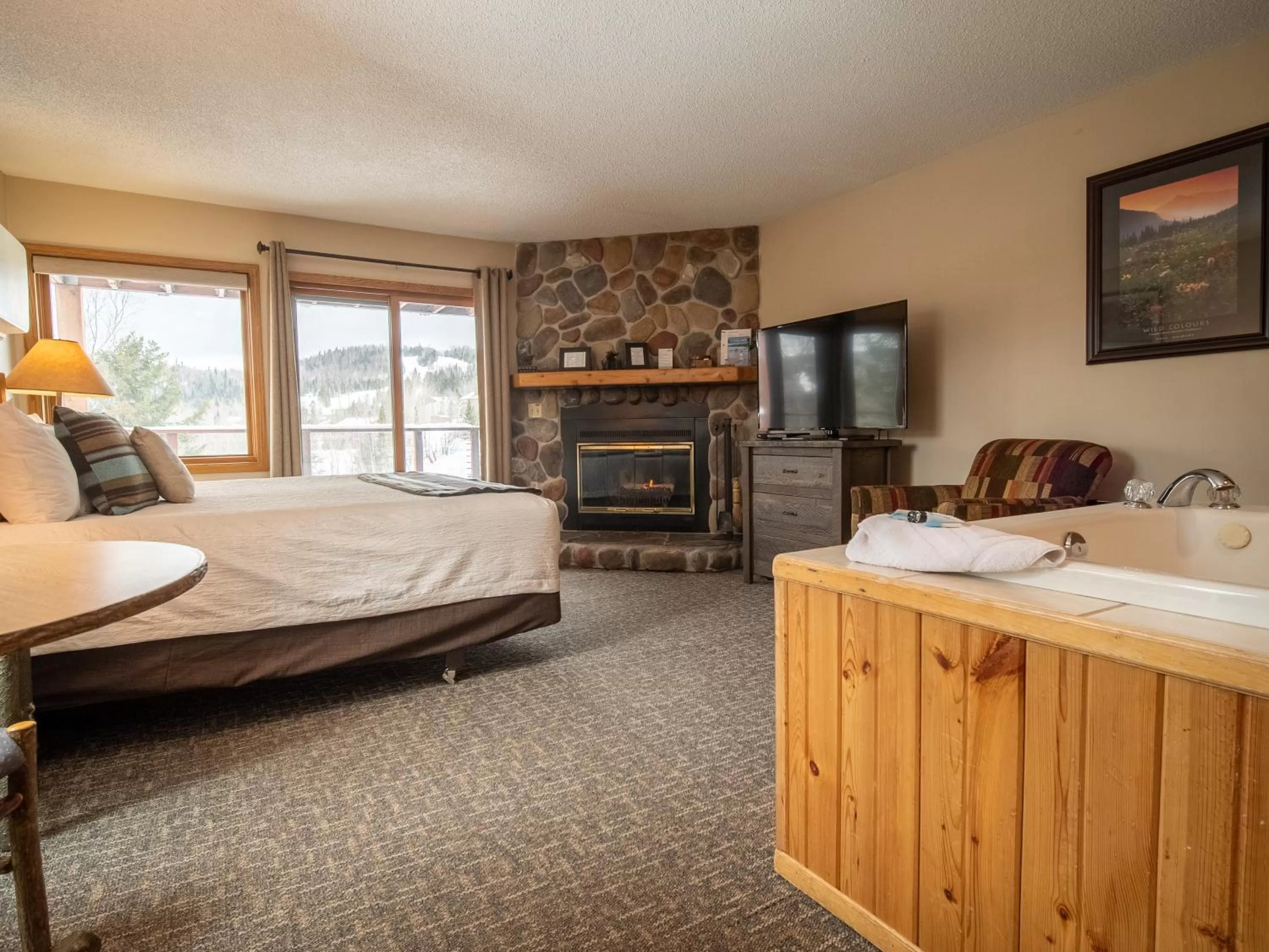 Photo of the whole room, Bed in Caribou Highlands Lodge