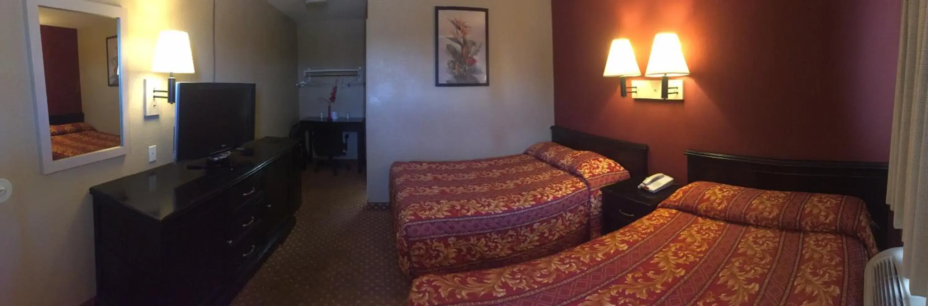 Bed in Hilltop Inn & Suites