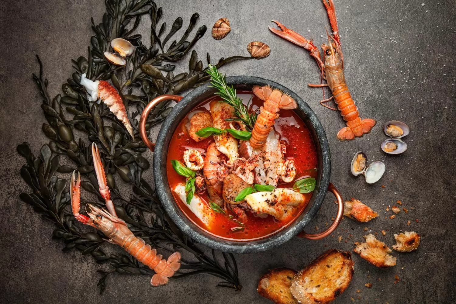 Restaurant/places to eat in Victoria Hotel & Residence