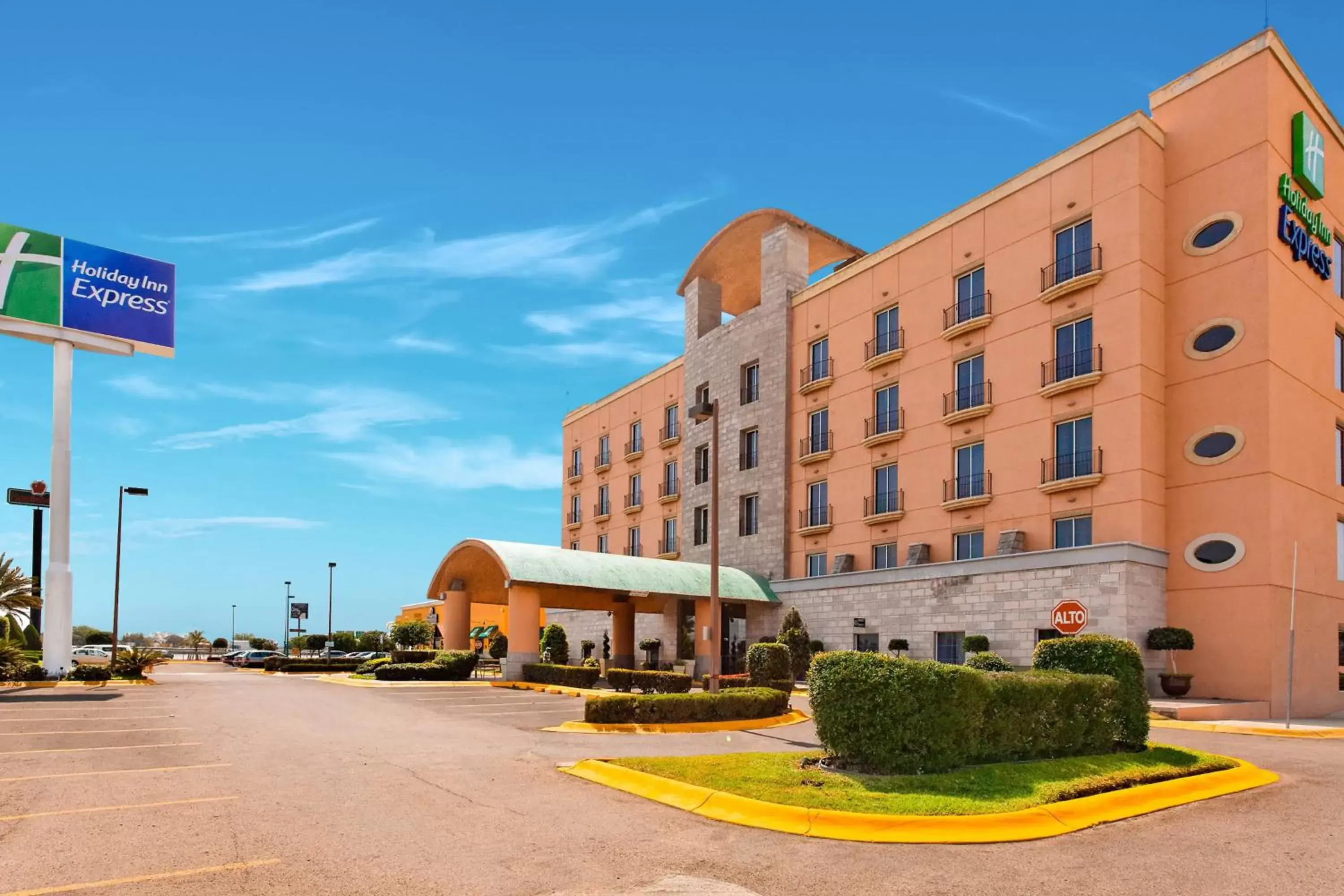 Property Building in Holiday Inn Express Silao-Aeropuerto Bajio, an IHG Hotel