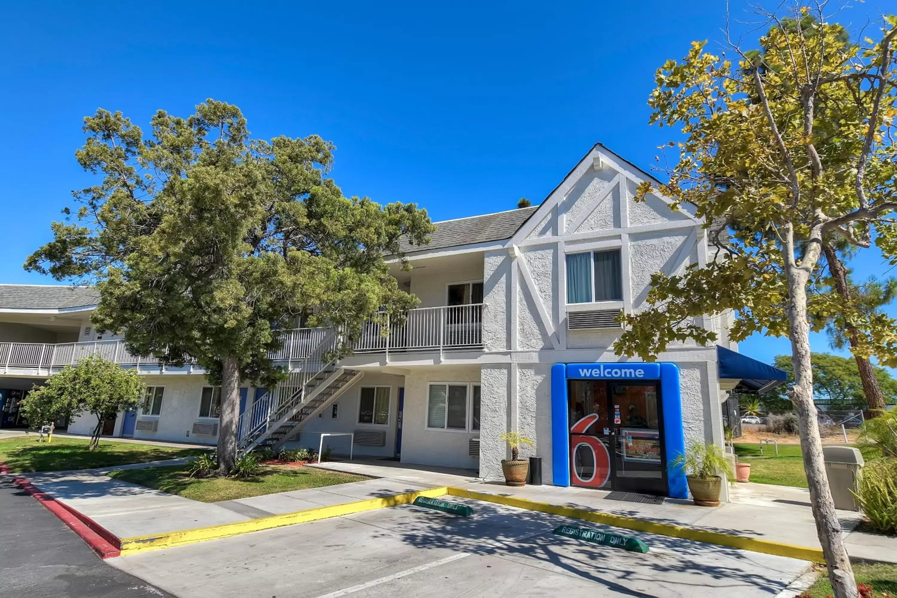 Facade/entrance, Property Building in Motel 6-San Diego, CA - North