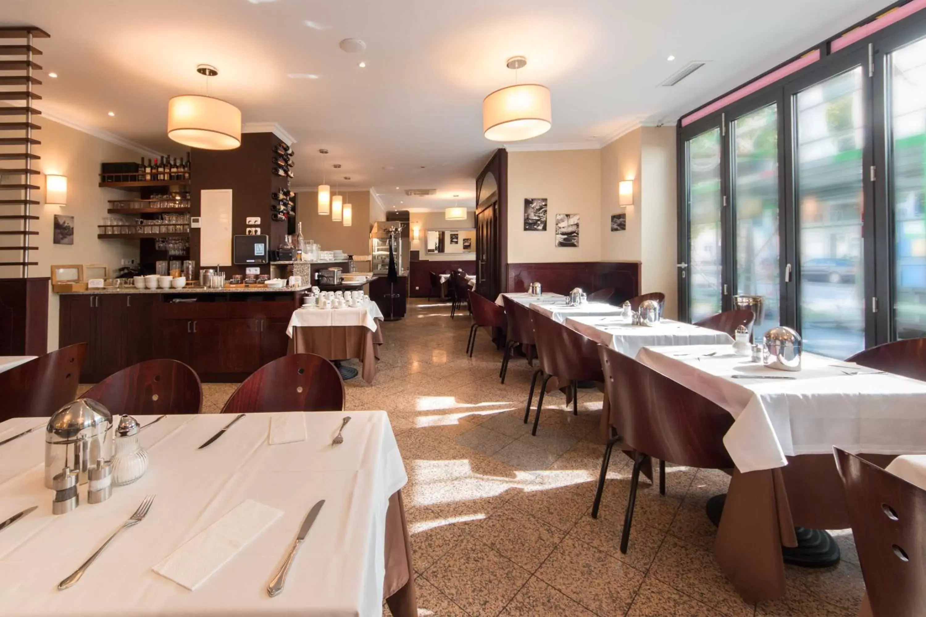 Restaurant/places to eat in Downtown Vi Vadi Hotel Restaurant/places to eat in Downtown Vi Vadi Hotel