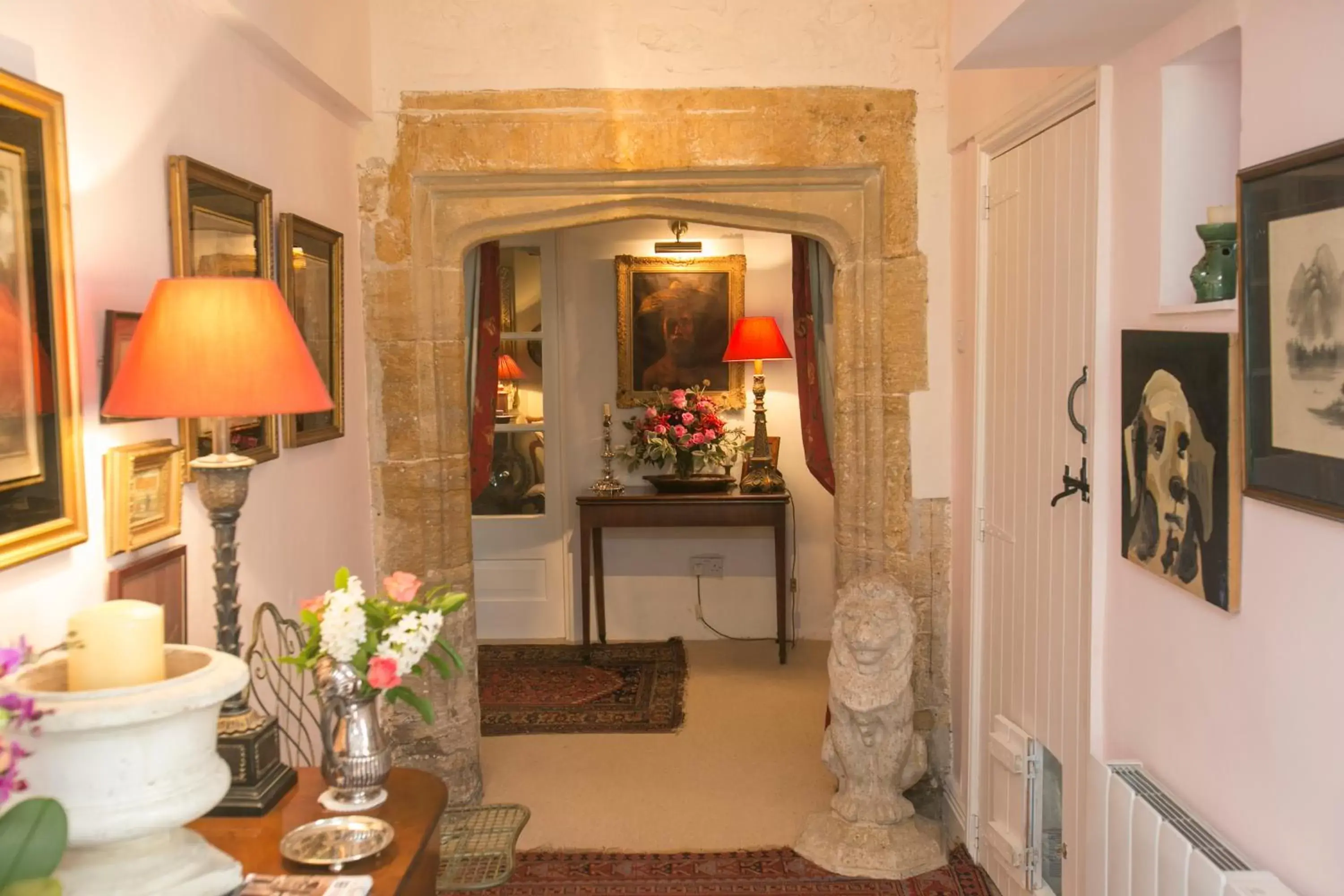 Facade/entrance, Lobby/Reception in Tudor Cottage B&B Frampton