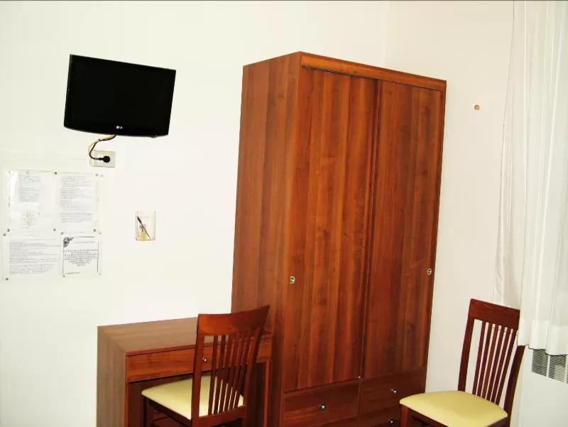 TV and multimedia in Hotel Tuscolano