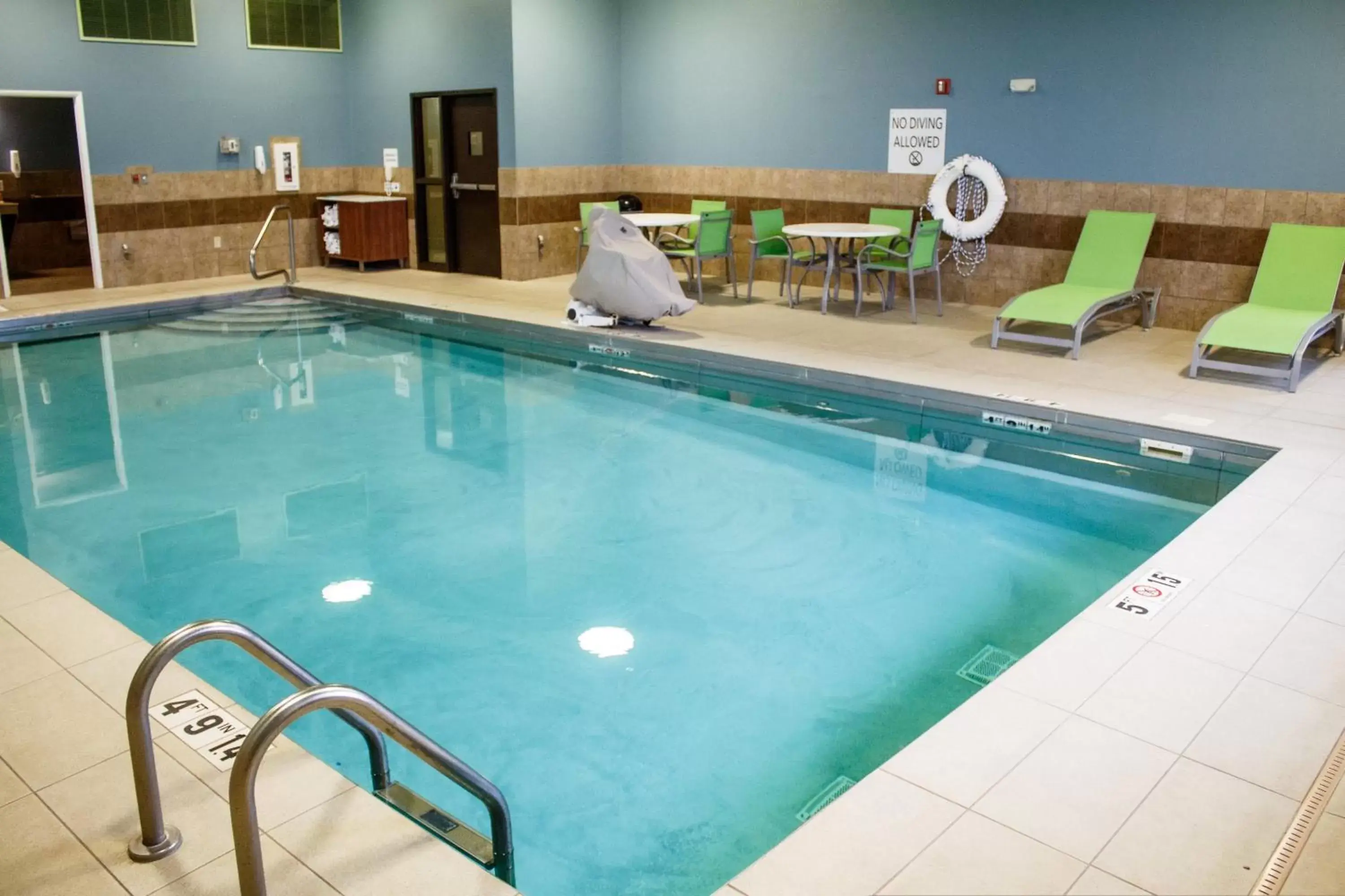 Swimming Pool in Holiday Inn Express & Suites - Worthington, an IHG Hotel