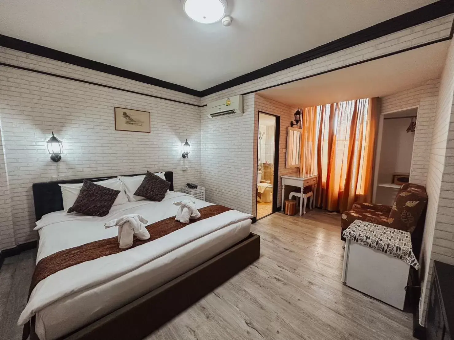 Superior King Room in Hotel De Khuvieng Superior King Room in Hotel De Khuvieng