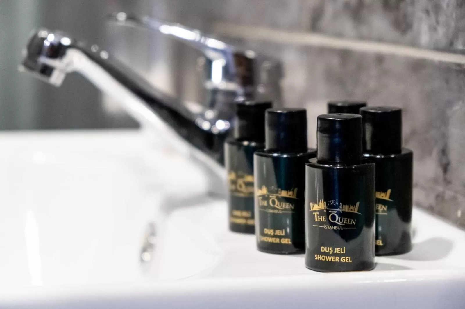 Bathroom in The Queen Hotel