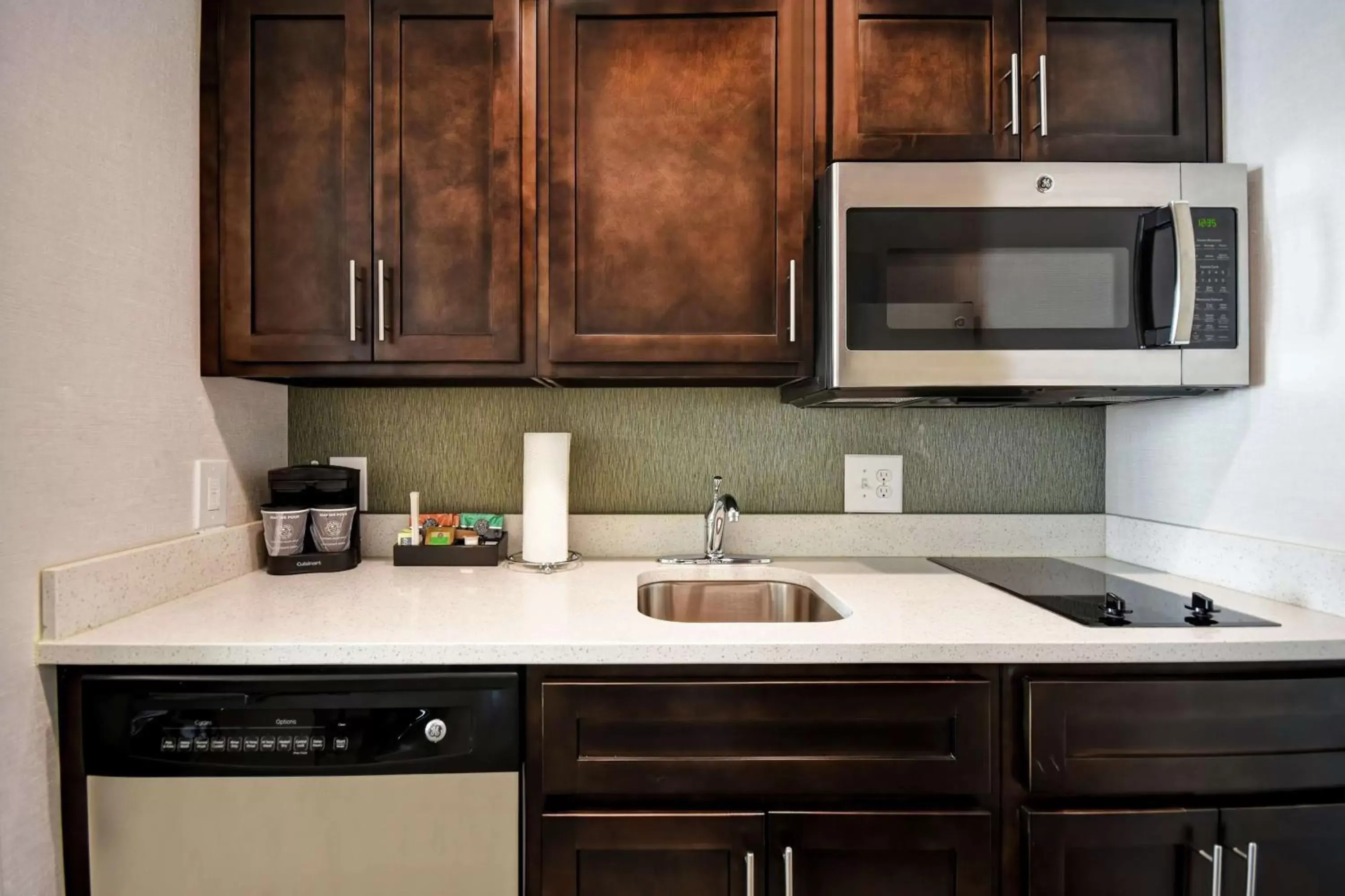 Kitchen or kitchenette, Kitchen/Kitchenette in Homewood Suites by Hilton Novi Detroit