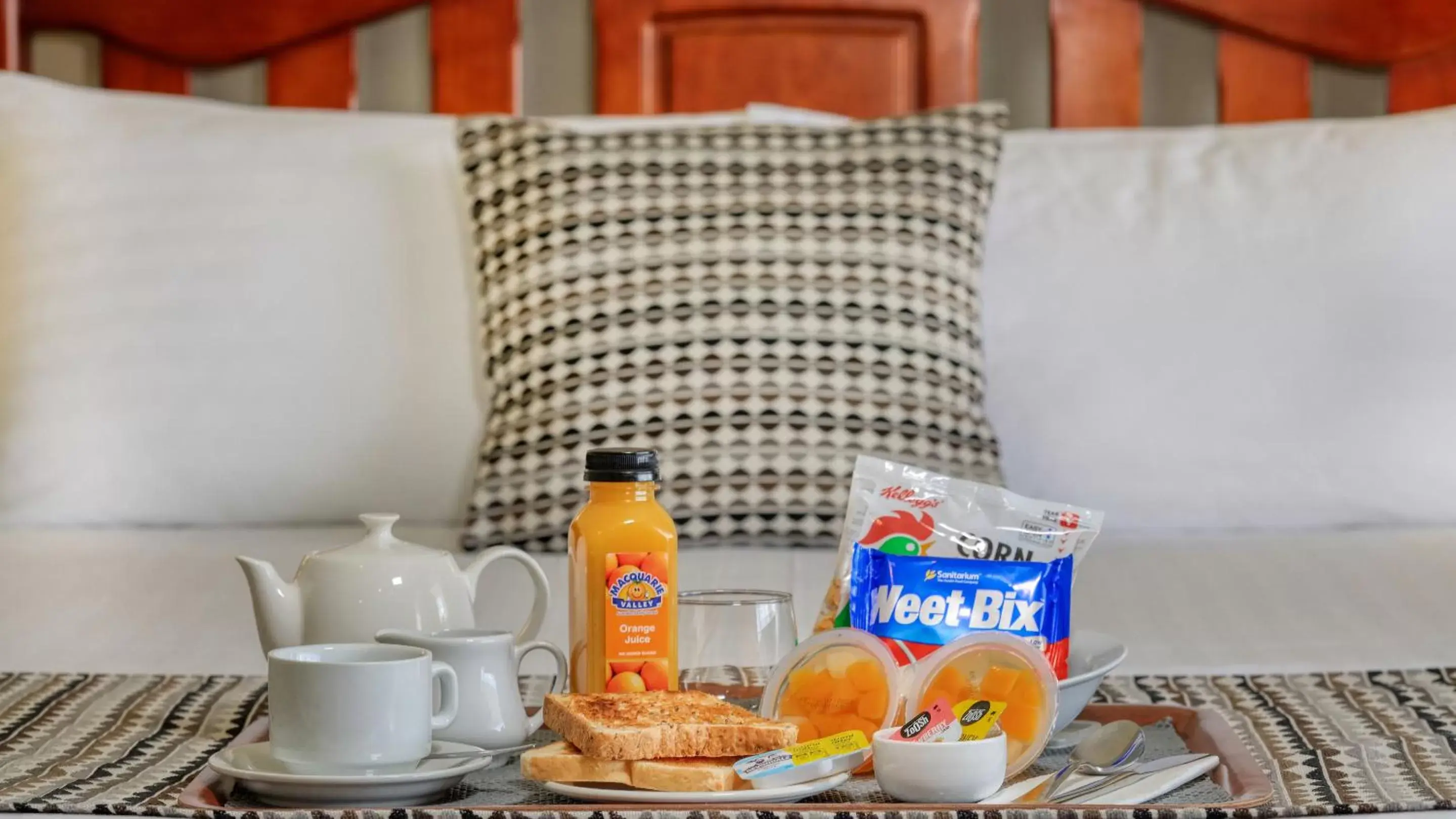 Breakfast in Castlereagh Lodge Motel