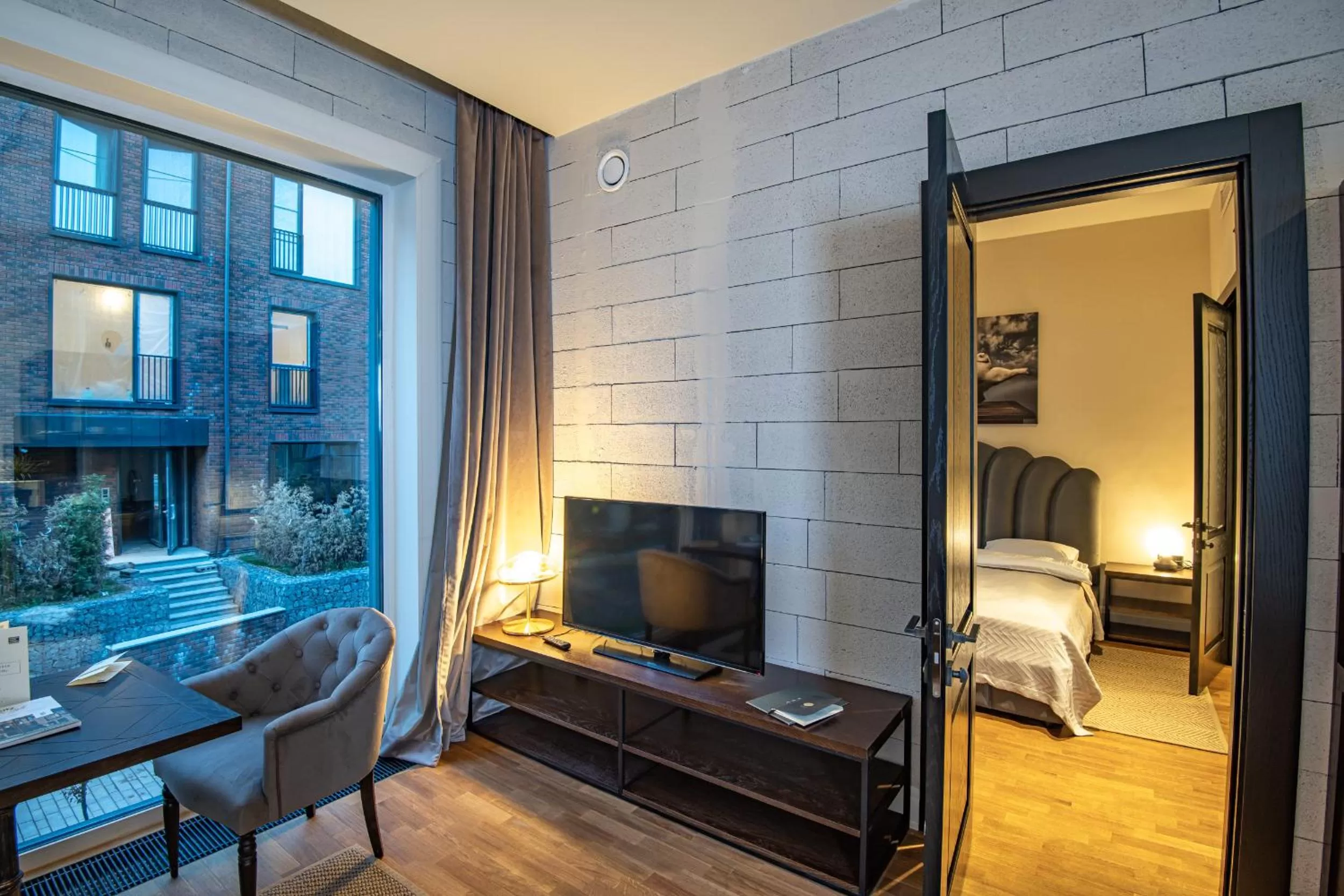 Communal lounge/ TV room in Warm House Apart Hotel