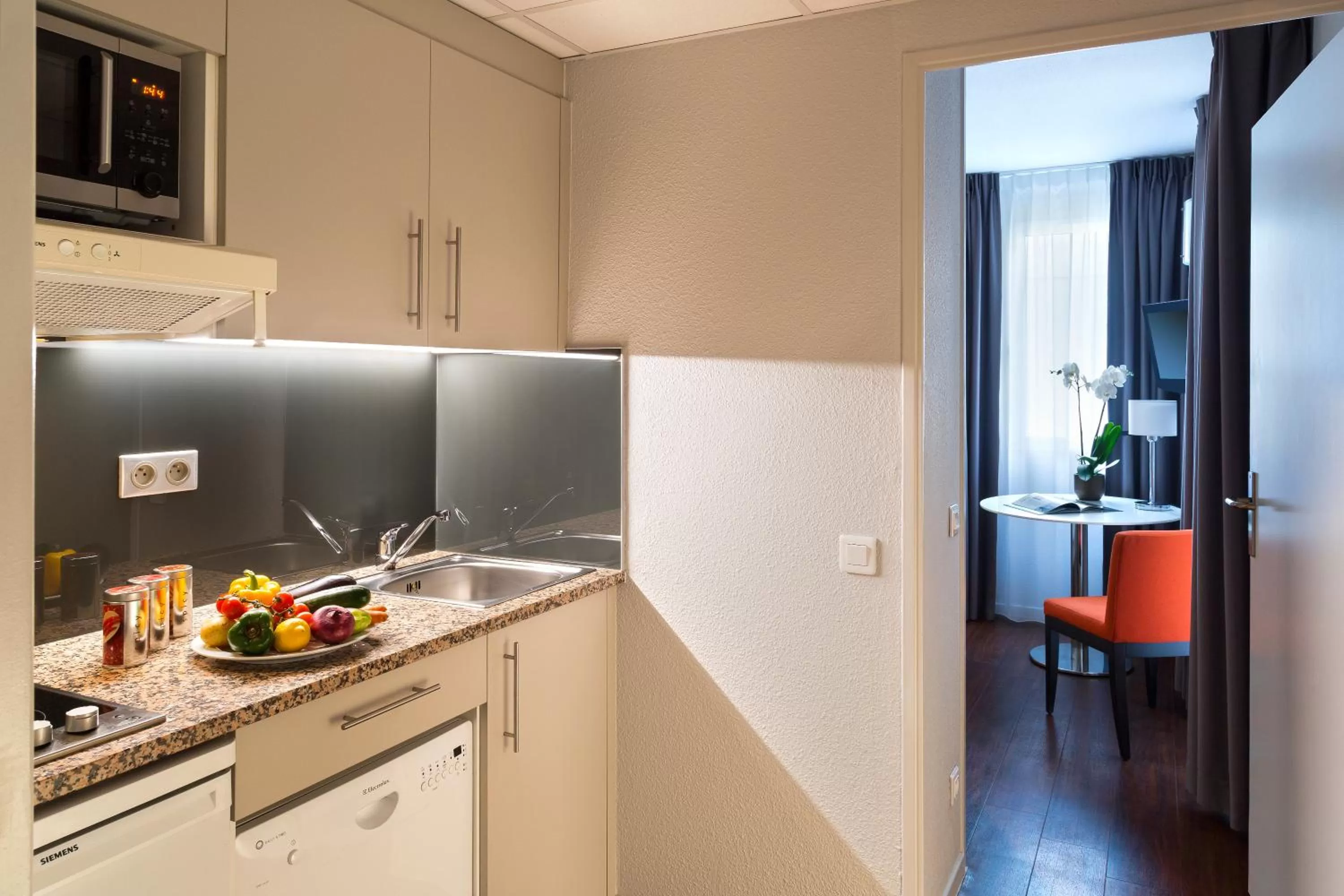 Kitchen or kitchenette in Citadines Antigone Montpellier