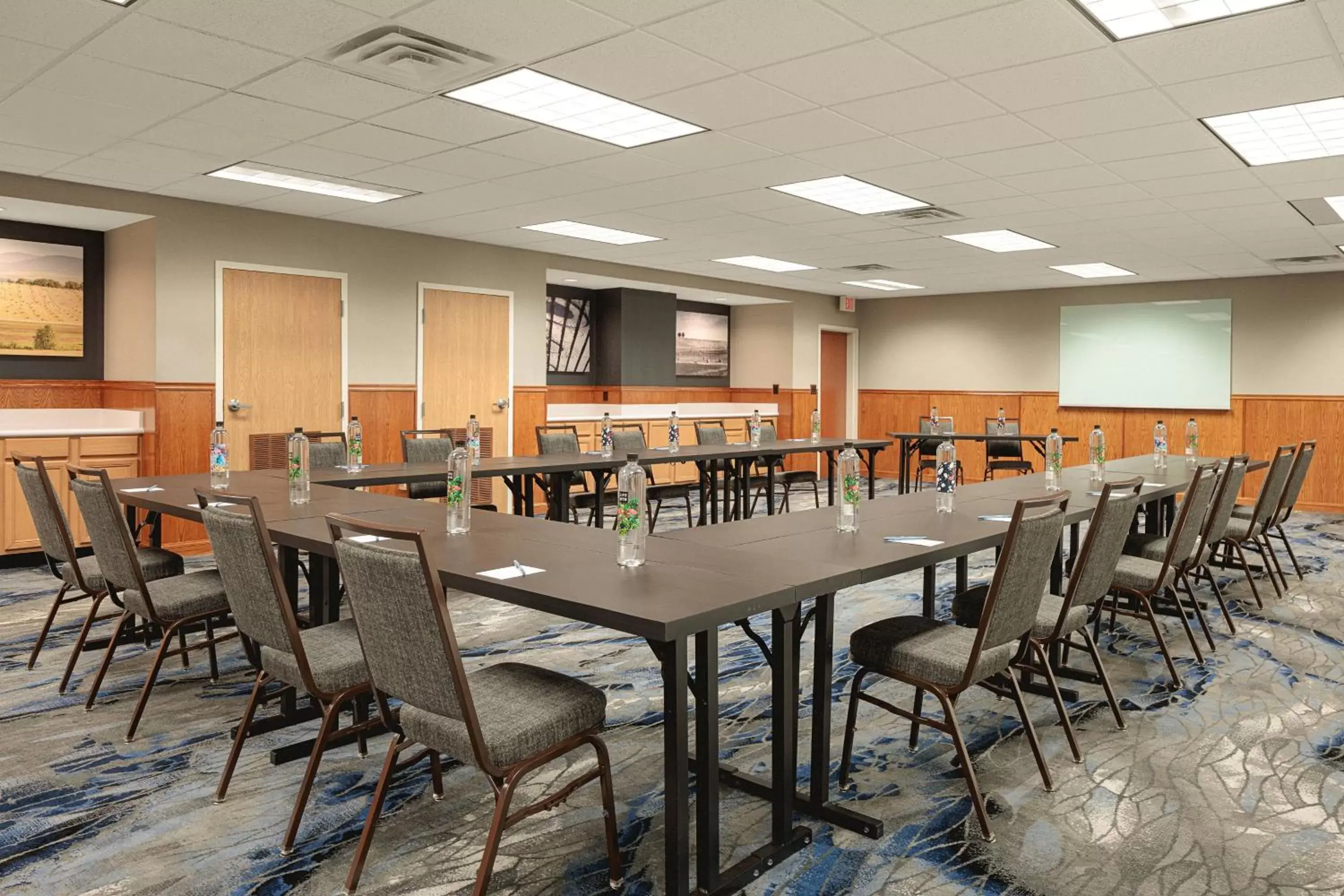 Meeting/conference room, Restaurant/Places to Eat in Fairfield Inn & Suites San Angelo