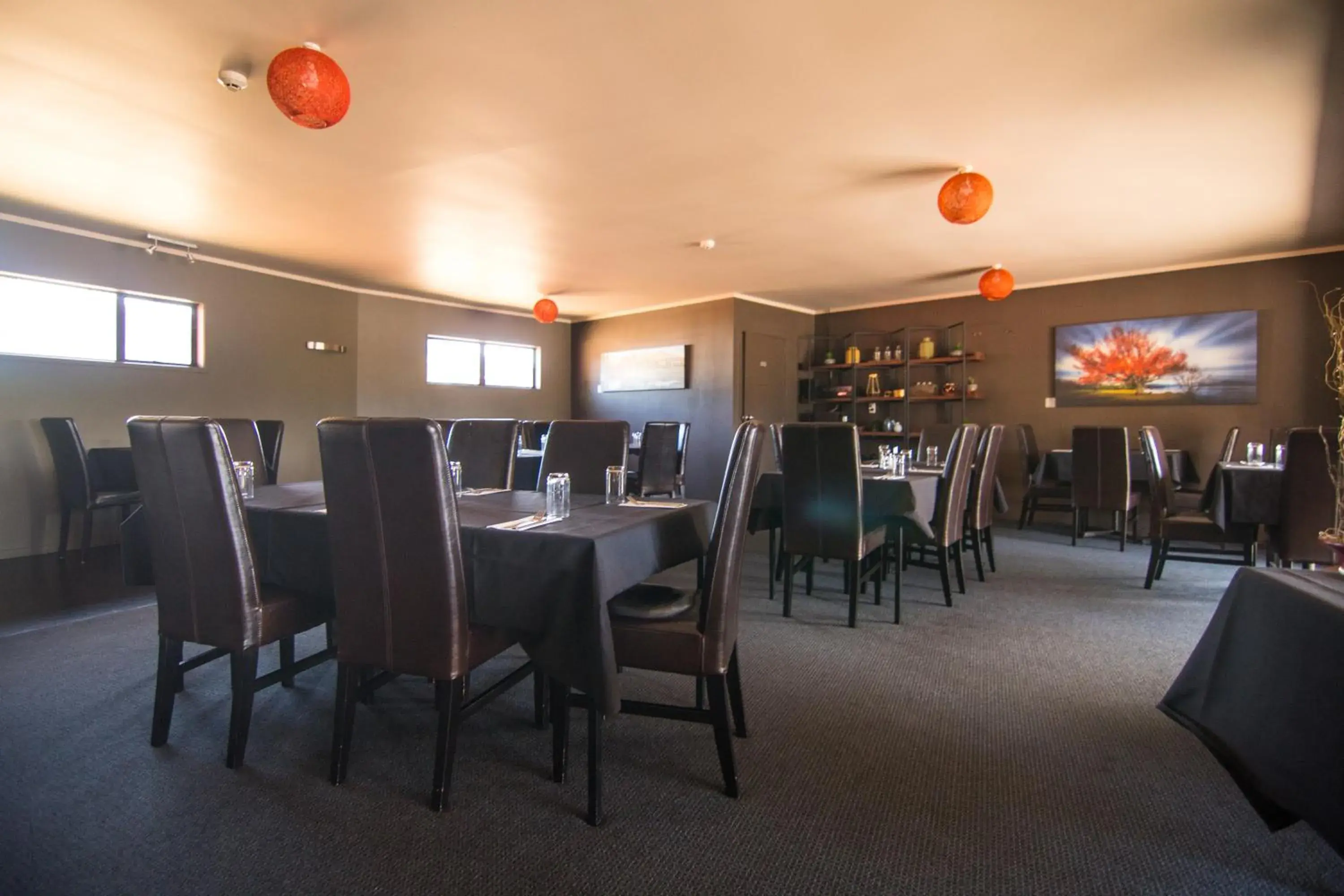 Restaurant/Places to Eat in Parklands Motorlodge & Holiday Park