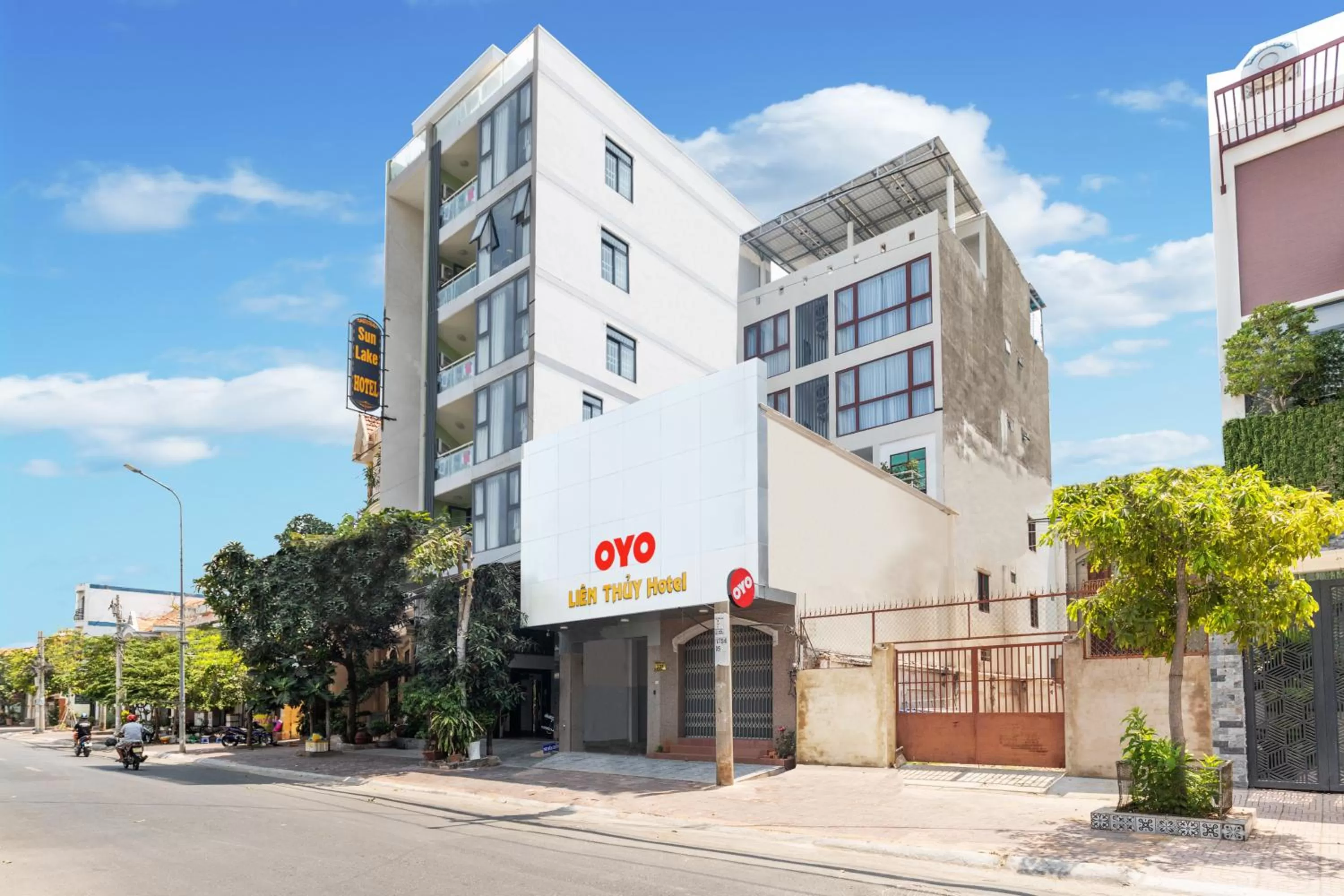 Facade/entrance in Lien Thuy Hotel