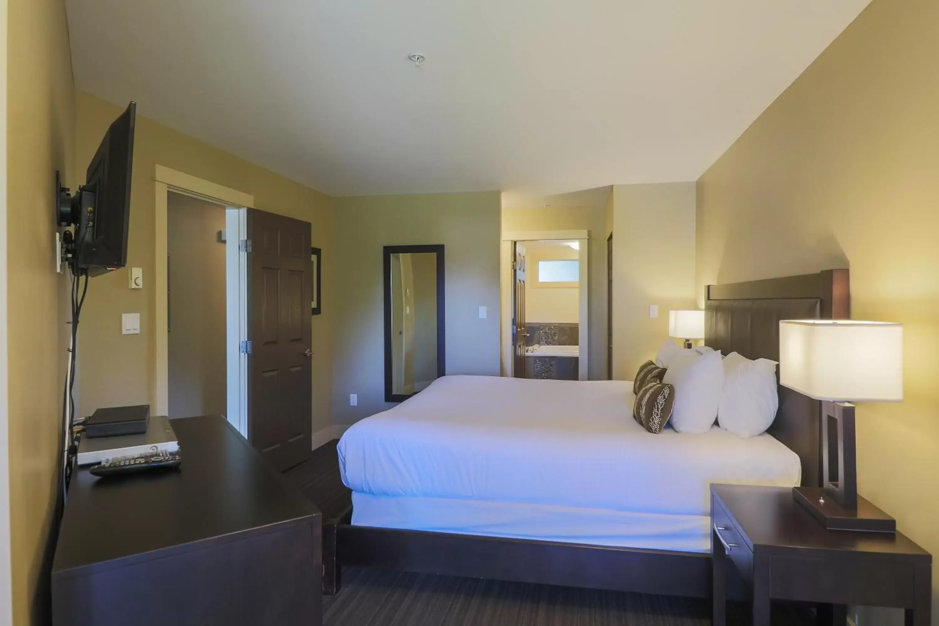 Bedroom in Pacific Shores Resort & Spa