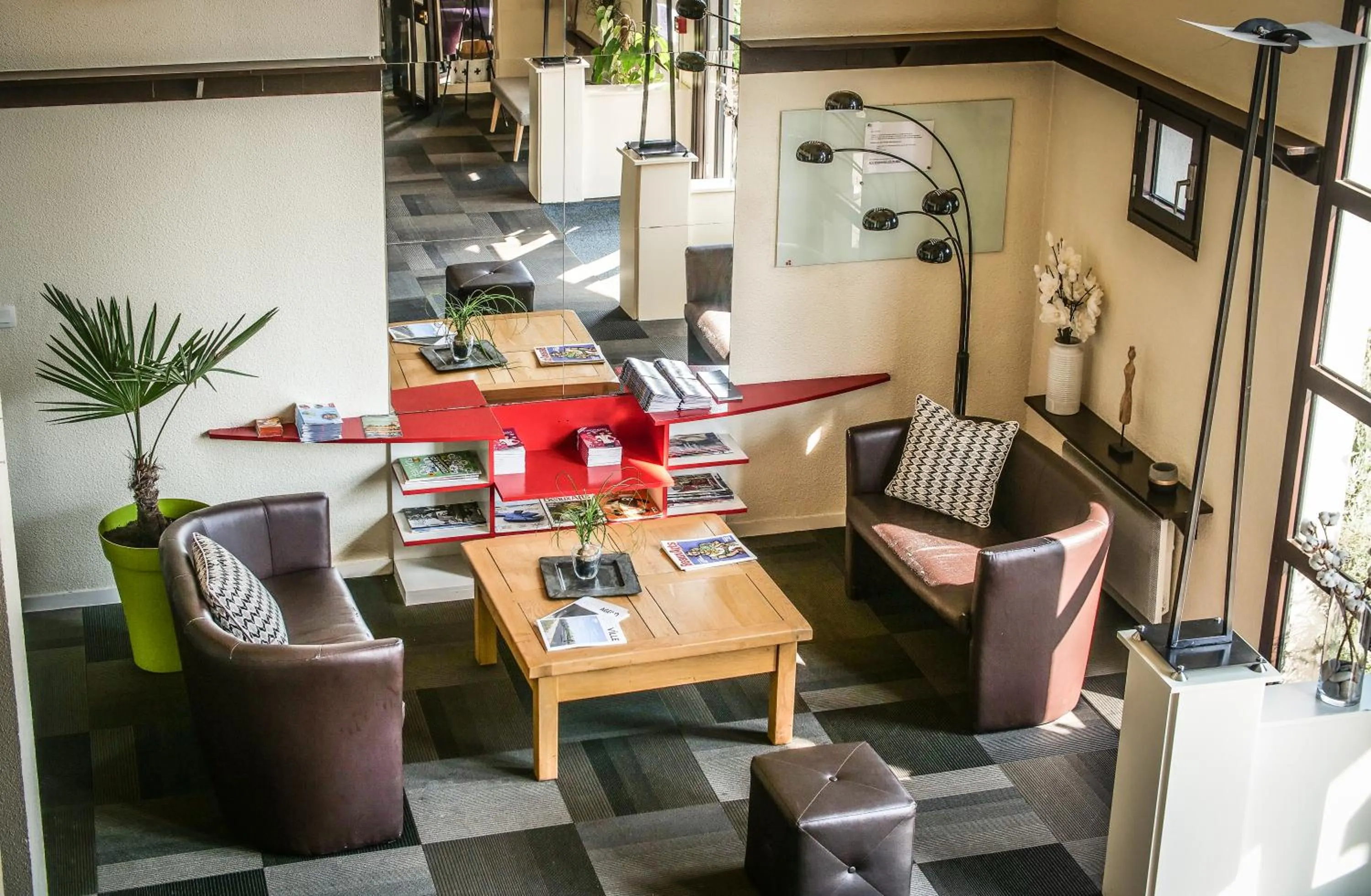 Lobby or reception in Hôtel Inn Design Resto Novo Chartres